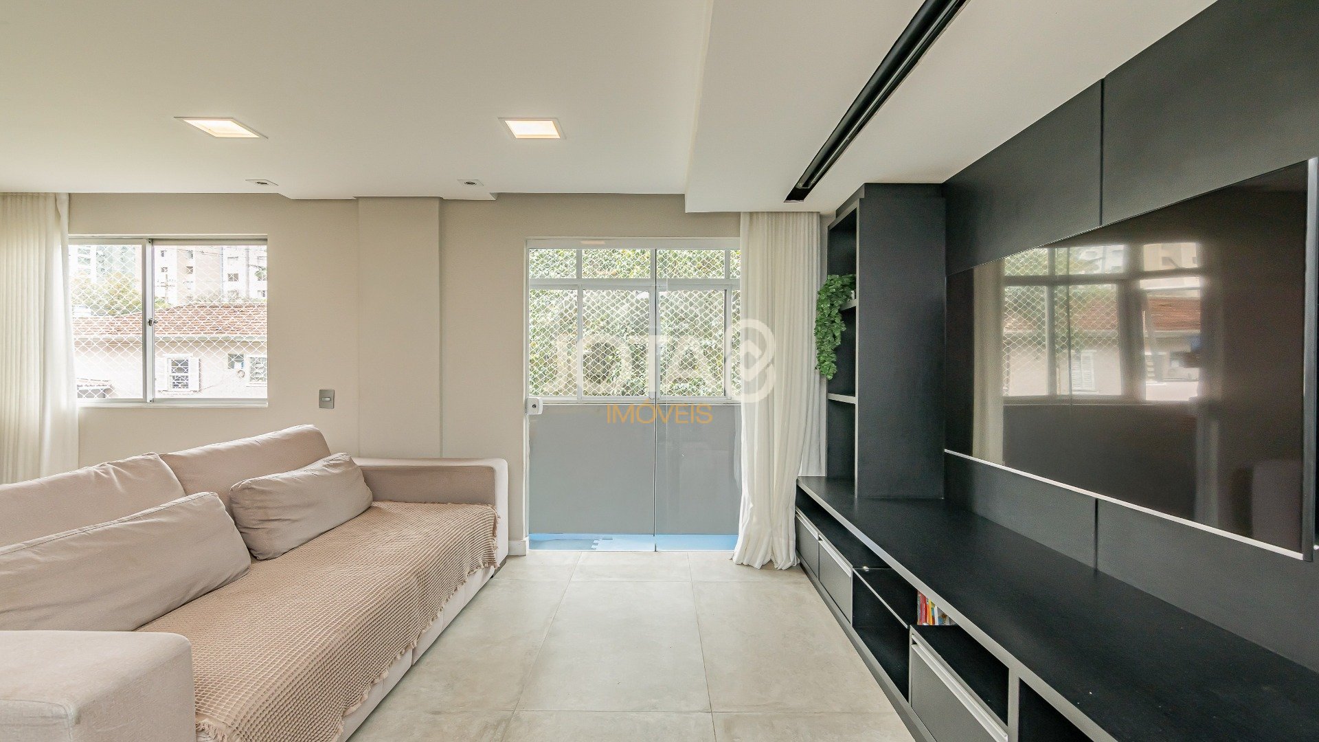 REFORMADO E BEM LOCALIZADO