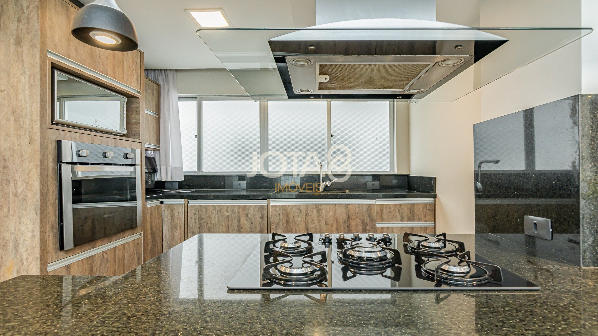 REFORMADO E BEM LOCALIZADO