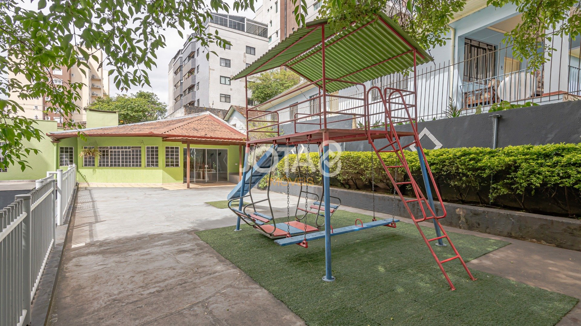 REFORMADO E BEM LOCALIZADO