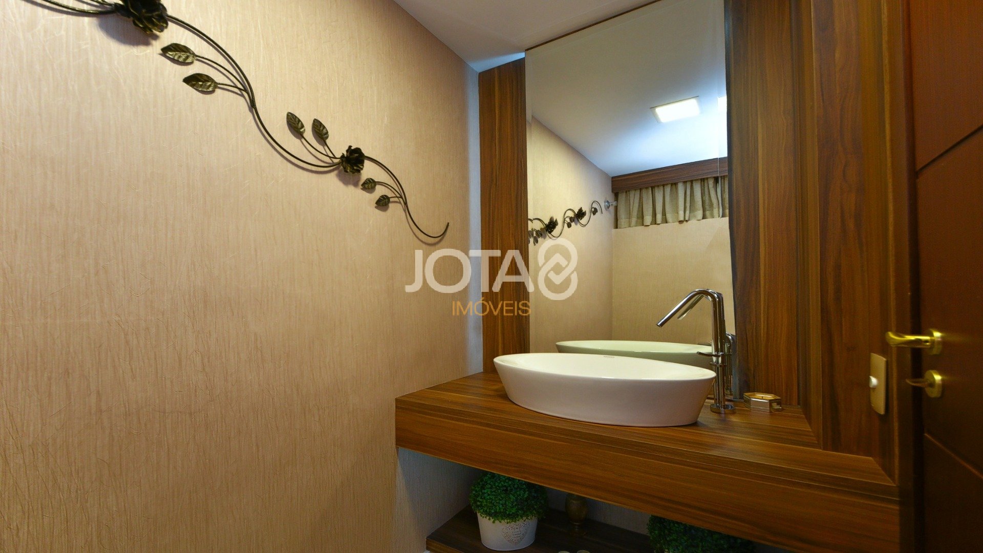APARTAMENTO IMPECÁVEL NO BATEL SOHO 3 QUARTOS