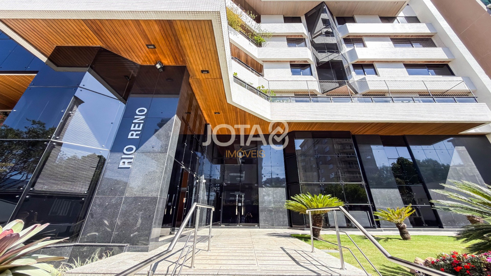 Foto de destaque Apartamento com 4 suítes e 3 vagas no batel