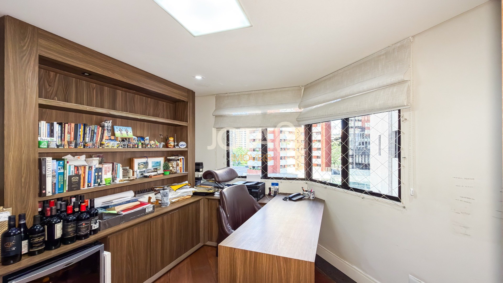 APARTAMENTO COM 4 SUÍTES E 3 VAGAS NO BATEL