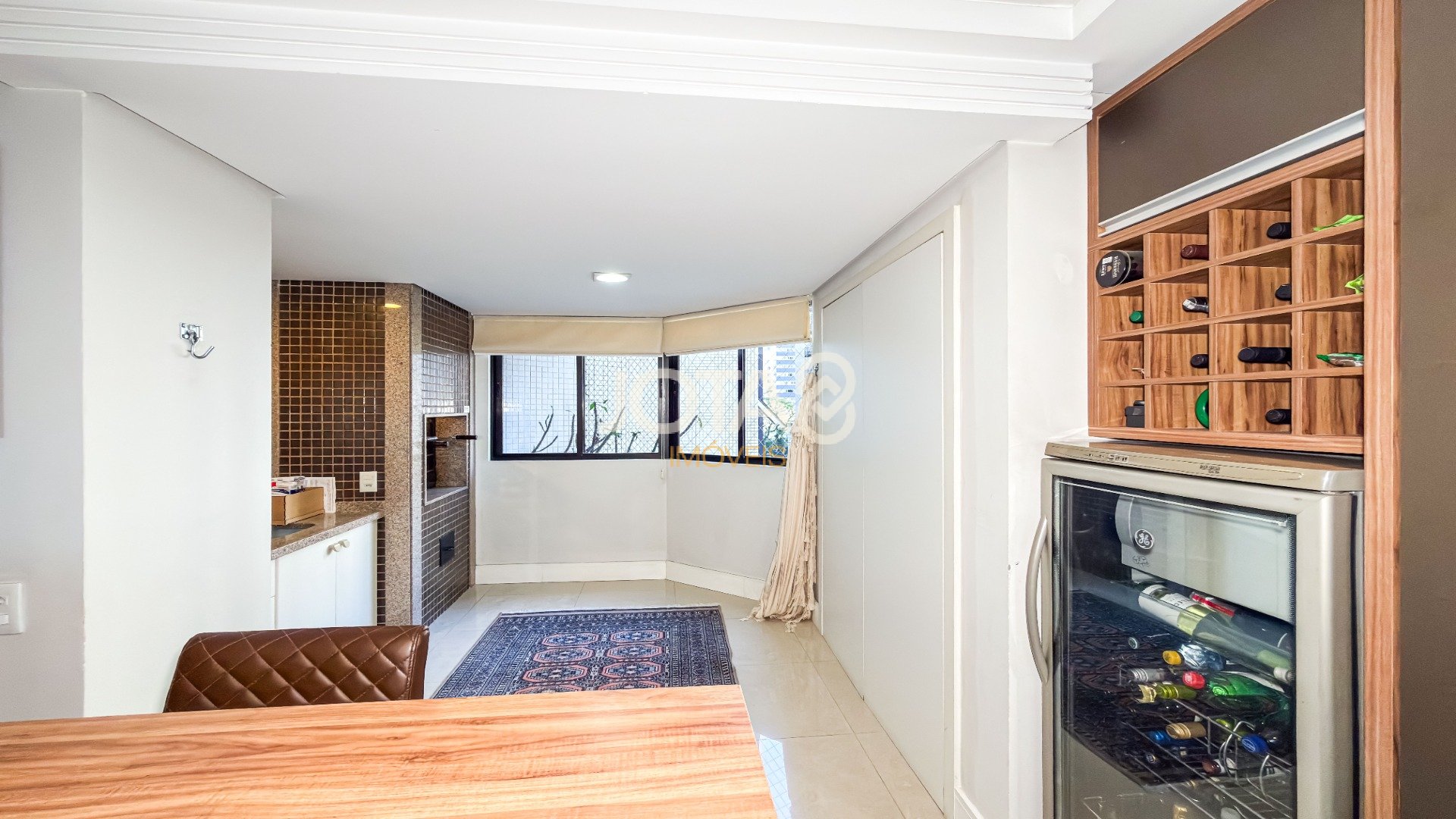 APARTAMENTO COM 4 SUÍTES E 3 VAGAS NO BATEL