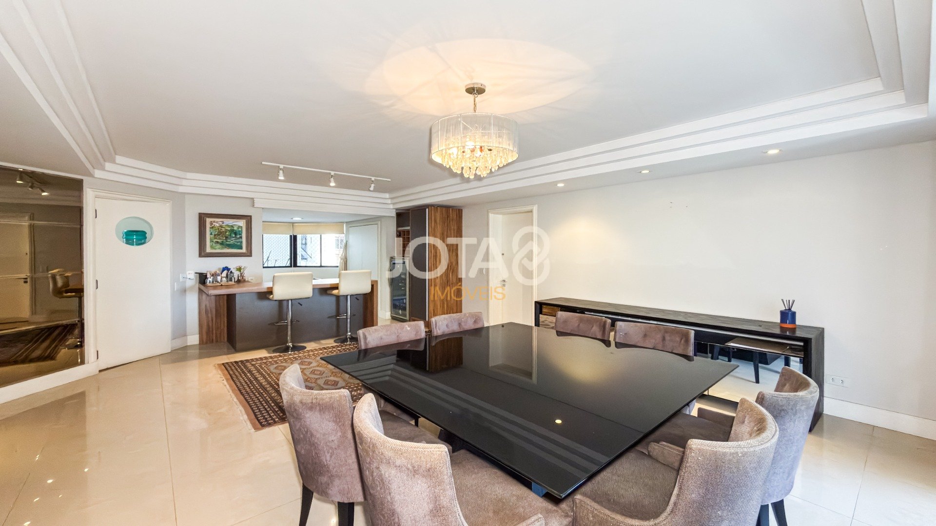 APARTAMENTO COM 4 SUÍTES E 3 VAGAS NO BATEL