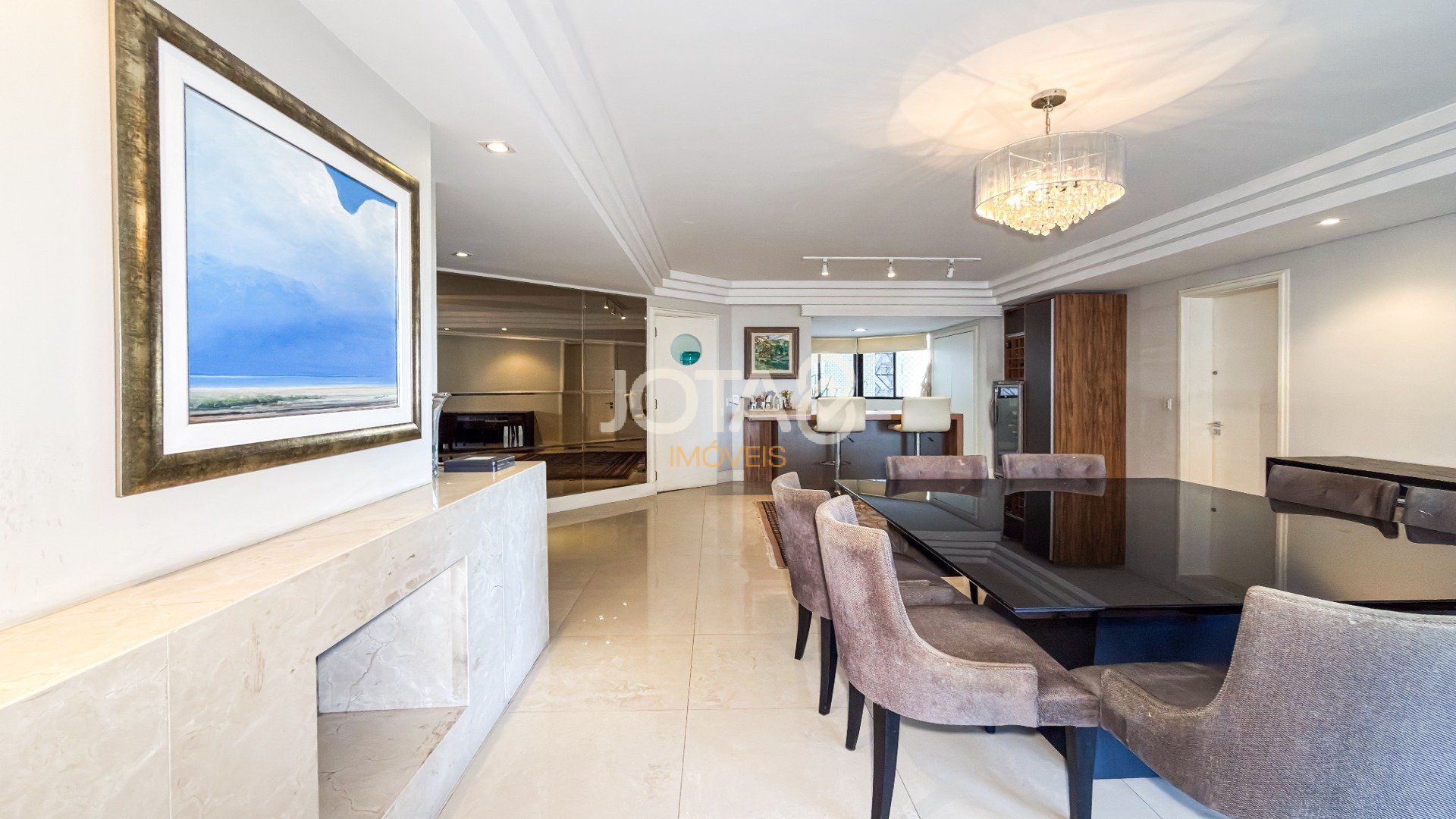 APARTAMENTO COM 4 SUÍTES E 3 VAGAS NO BATEL