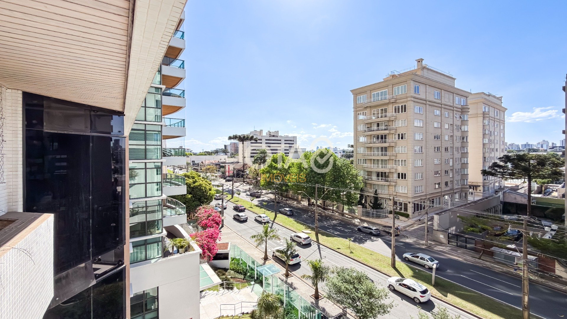 APARTAMENTO COM 4 SUÍTES E 3 VAGAS NO BATEL