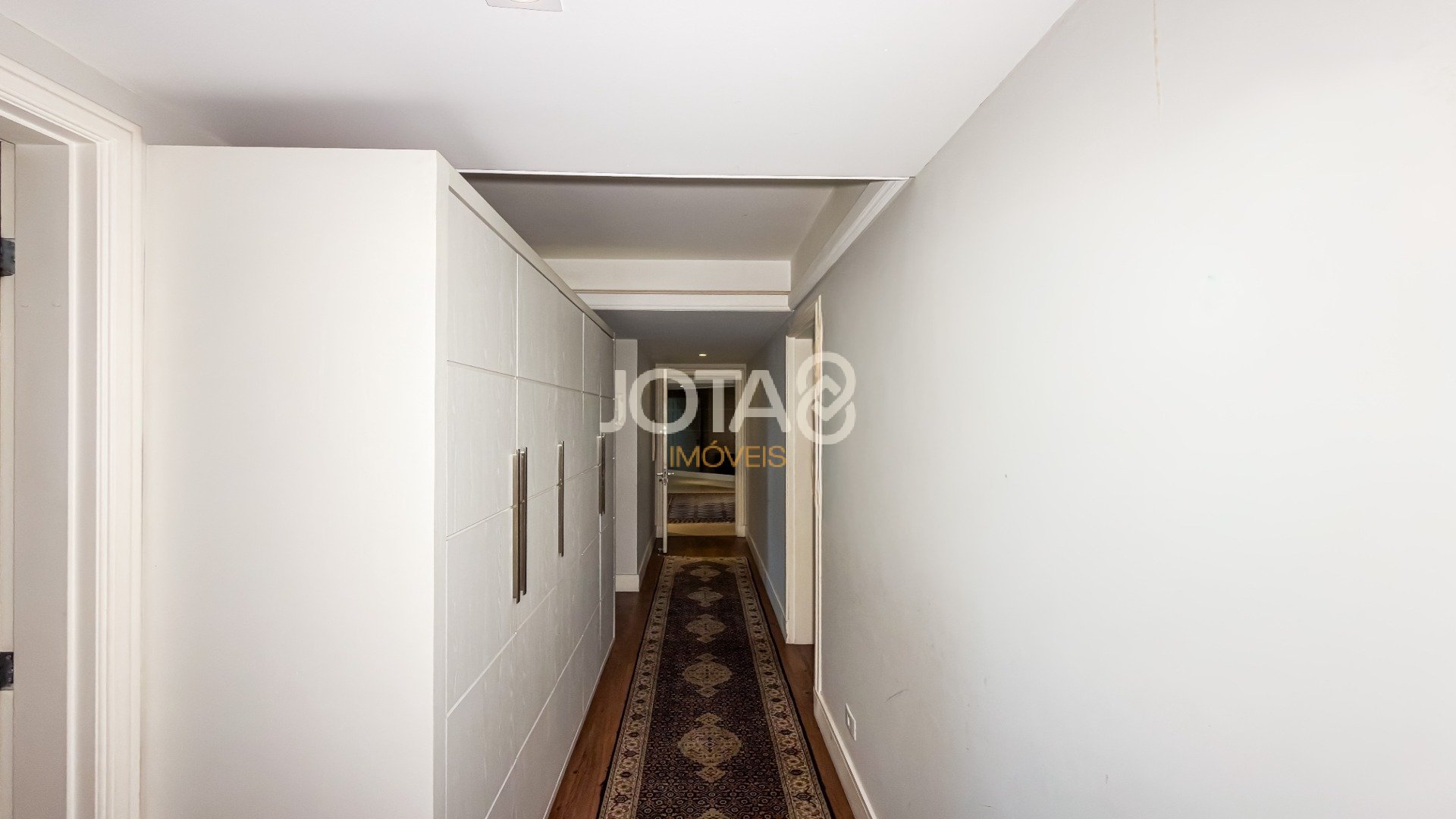 APARTAMENTO COM 4 SUÍTES E 3 VAGAS NO BATEL