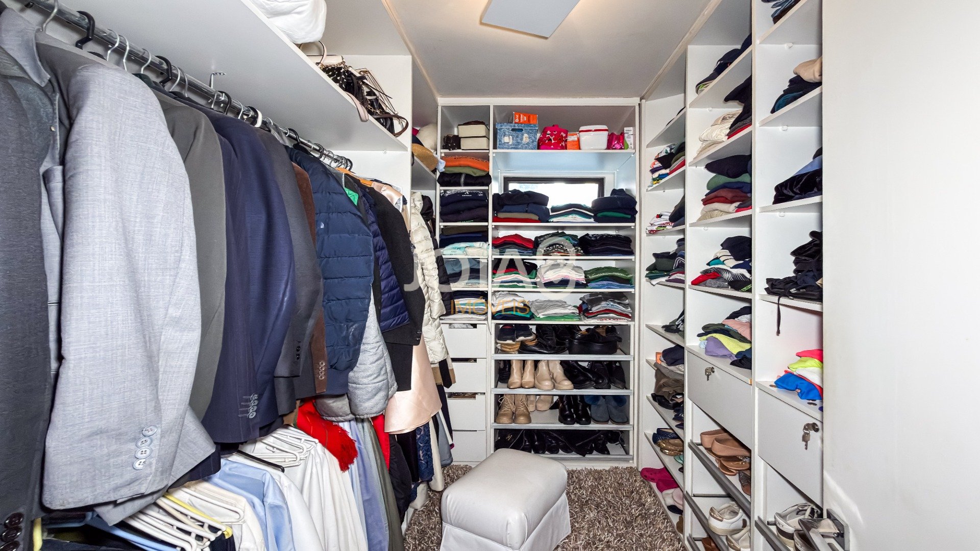 APARTAMENTO COM 4 SUÍTES E 3 VAGAS NO BATEL