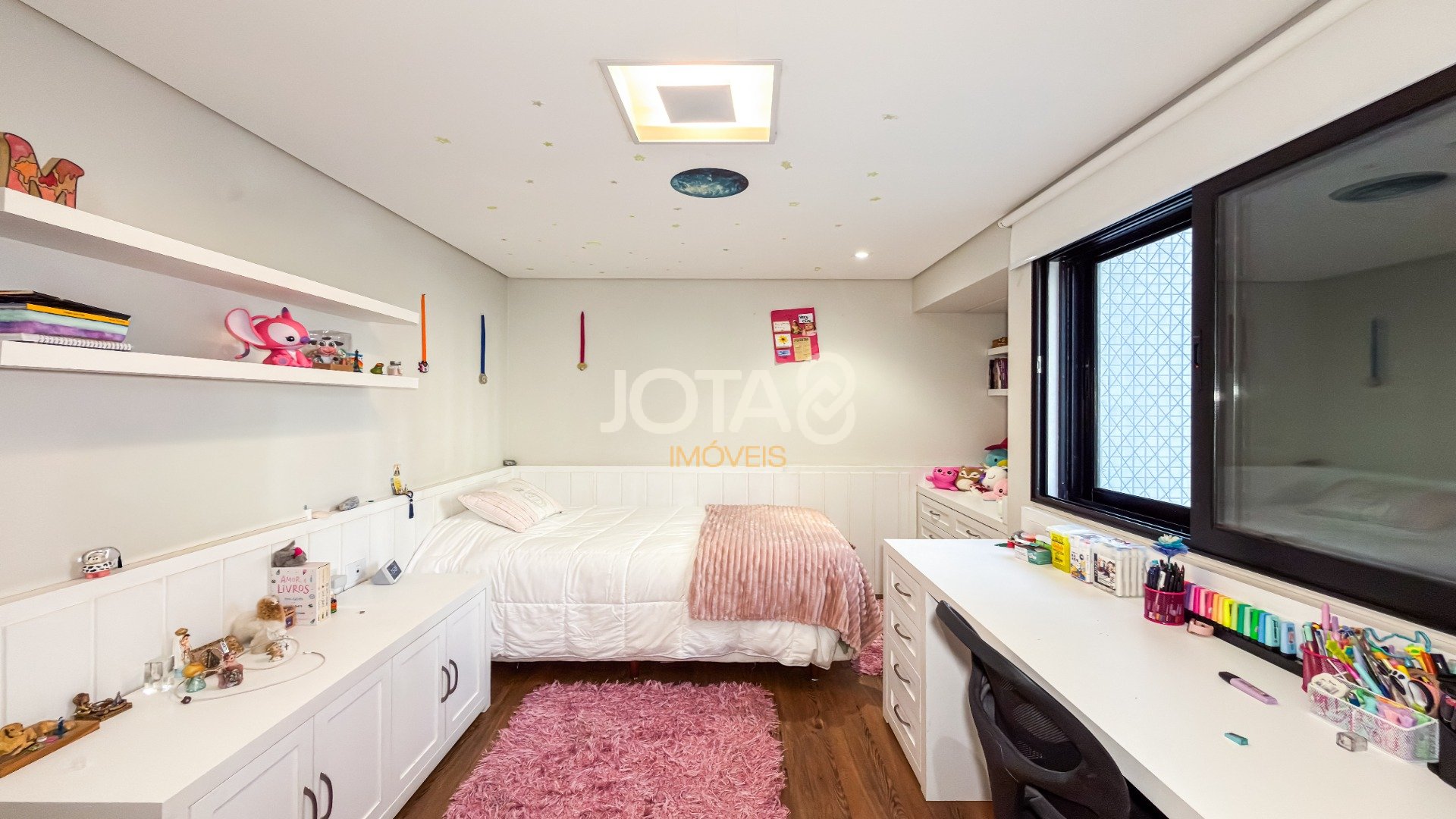 APARTAMENTO COM 4 SUÍTES E 3 VAGAS NO BATEL