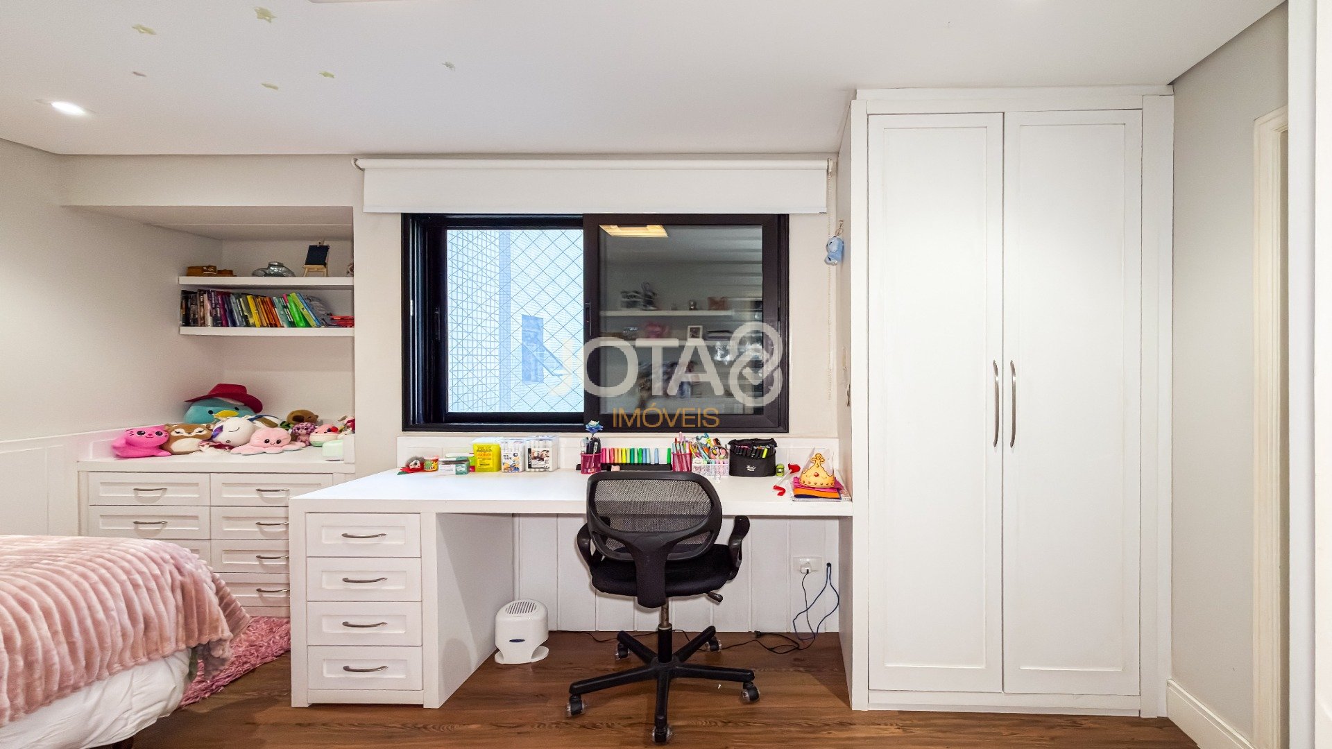 APARTAMENTO COM 4 SUÍTES E 3 VAGAS NO BATEL