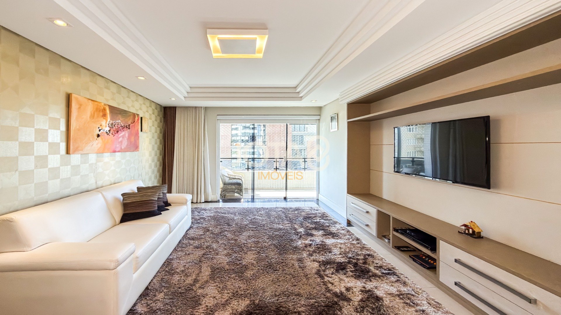 APARTAMENTO COM 4 SUÍTES E 3 VAGAS NO BATEL