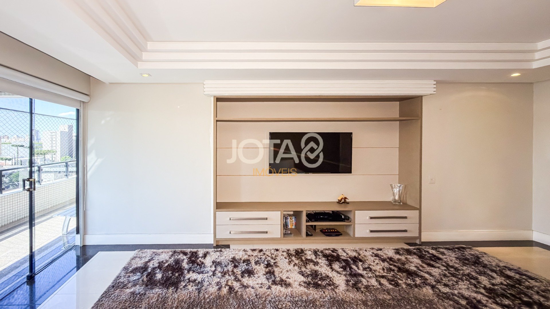 APARTAMENTO COM 4 SUÍTES E 3 VAGAS NO BATEL