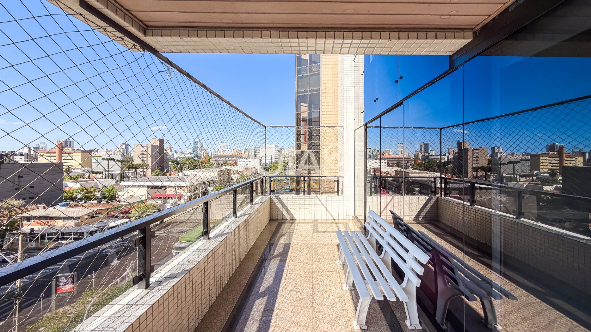 APARTAMENTO COM 4 SUÍTES E 3 VAGAS NO BATEL