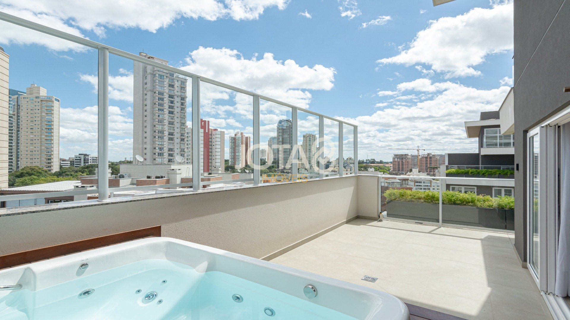 COBERTURA  PENT HOUSE COM 3 QUARTOS  E 2 VAGAS NO ECOVILLE