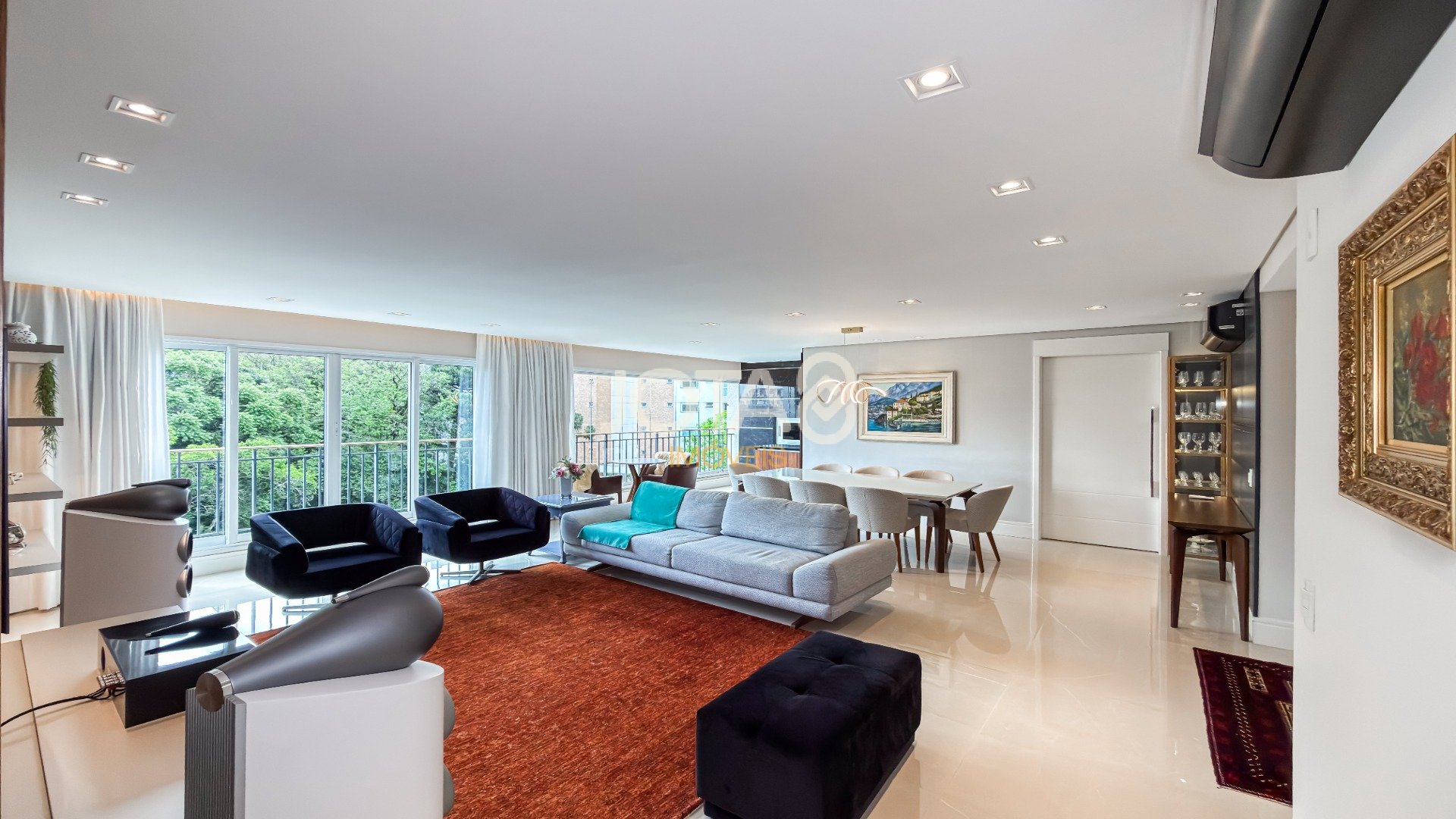 BELÍSSIMO APARTAMENTO MOBILIADO EM CONDOMINIO CLUBE