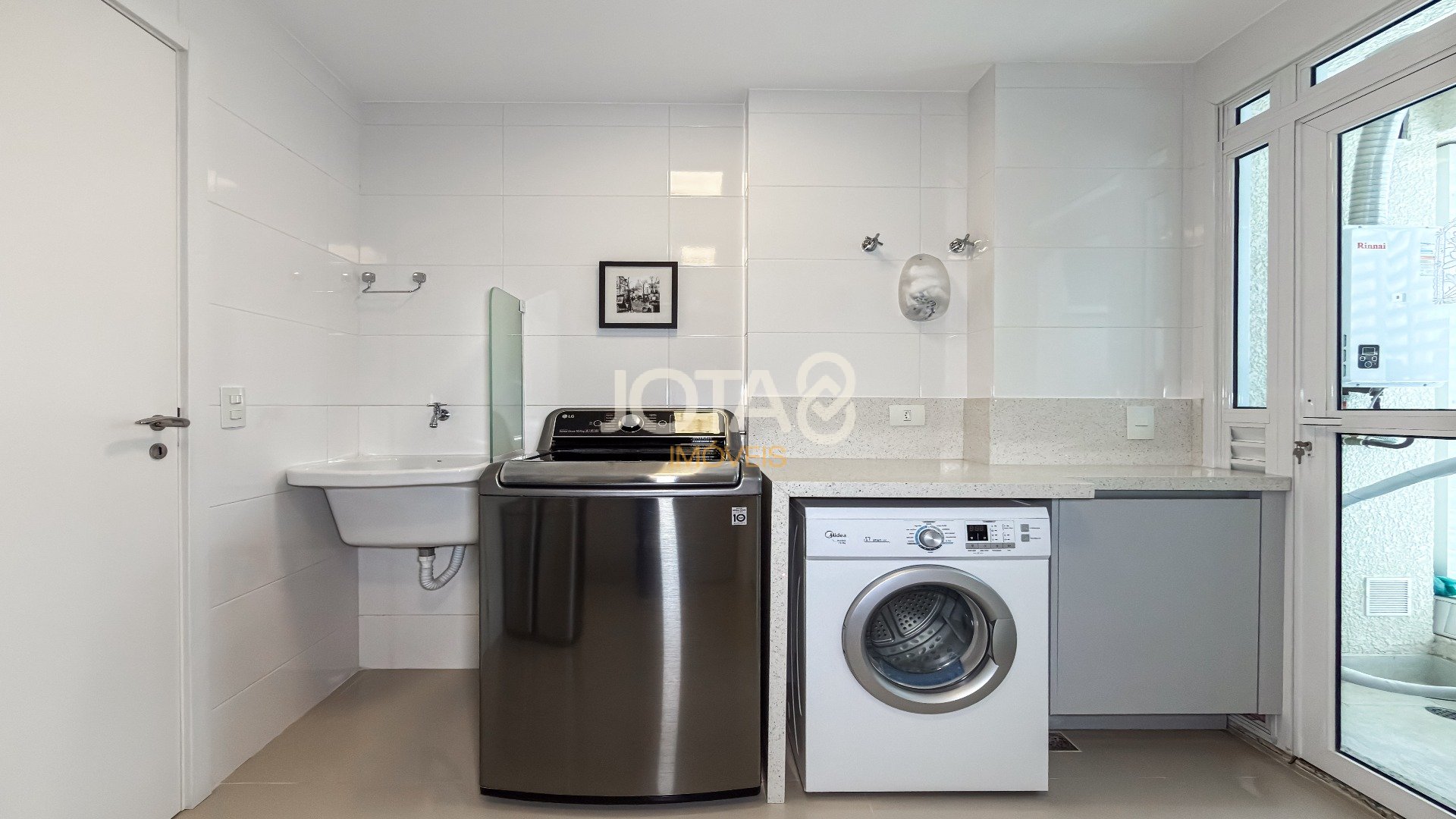 BELÍSSIMO APARTAMENTO MOBILIADO EM CONDOMINIO CLUBE