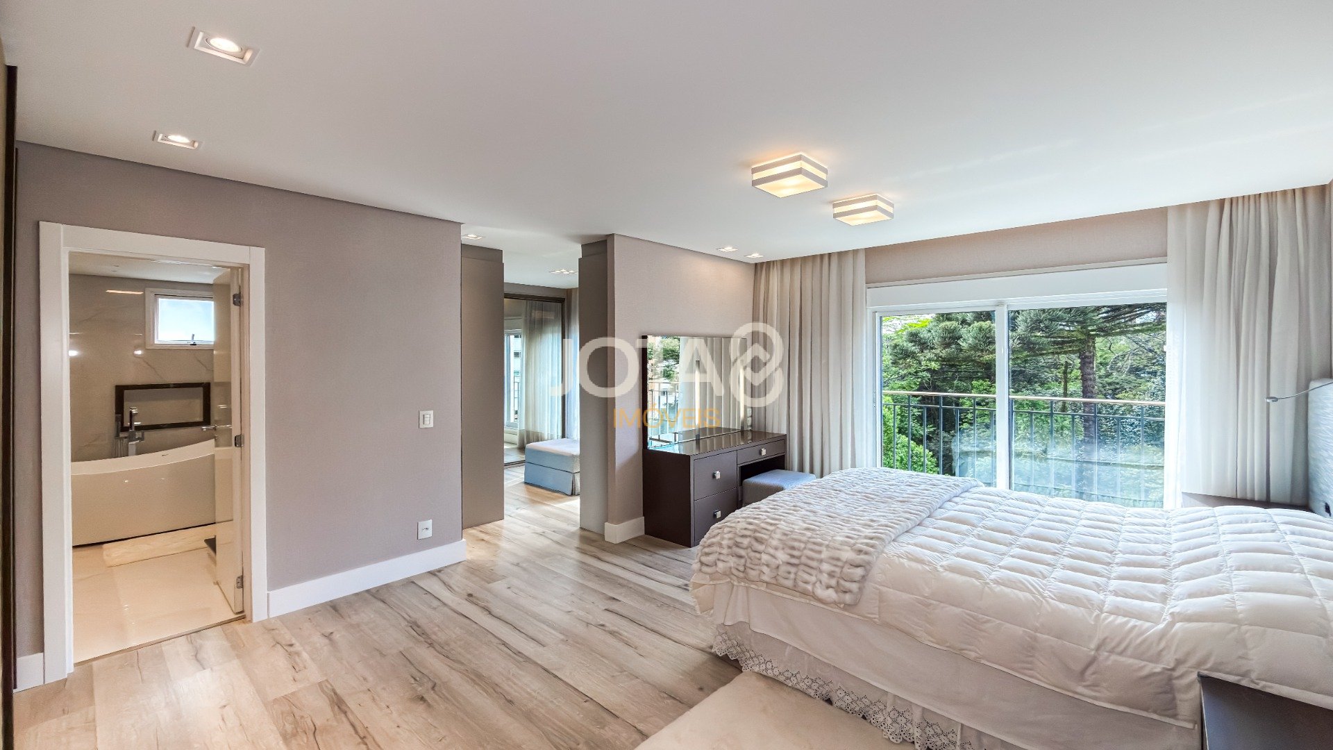 BELÍSSIMO APARTAMENTO MOBILIADO EM CONDOMINIO CLUBE