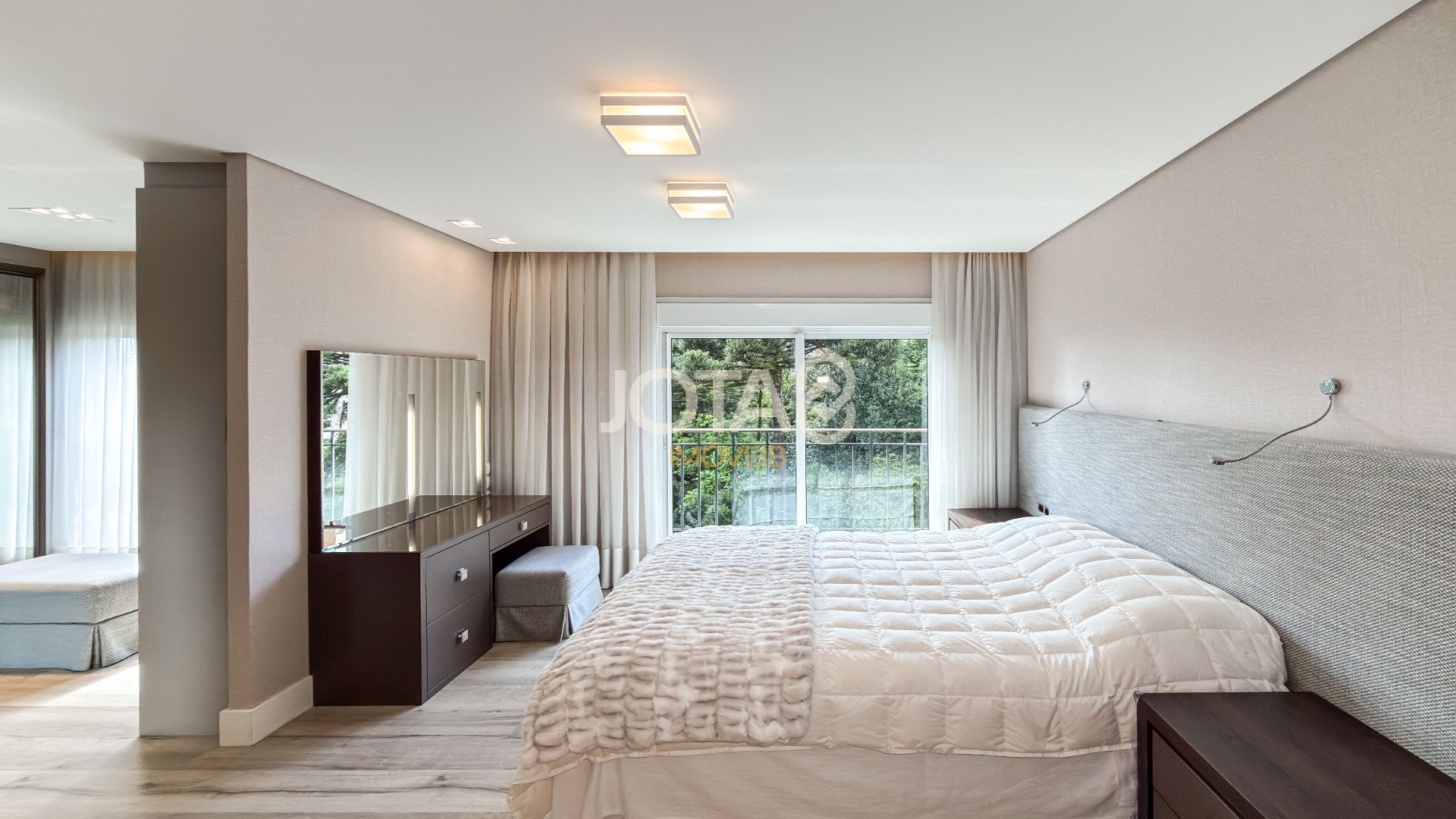 BELÍSSIMO APARTAMENTO MOBILIADO EM CONDOMINIO CLUBE