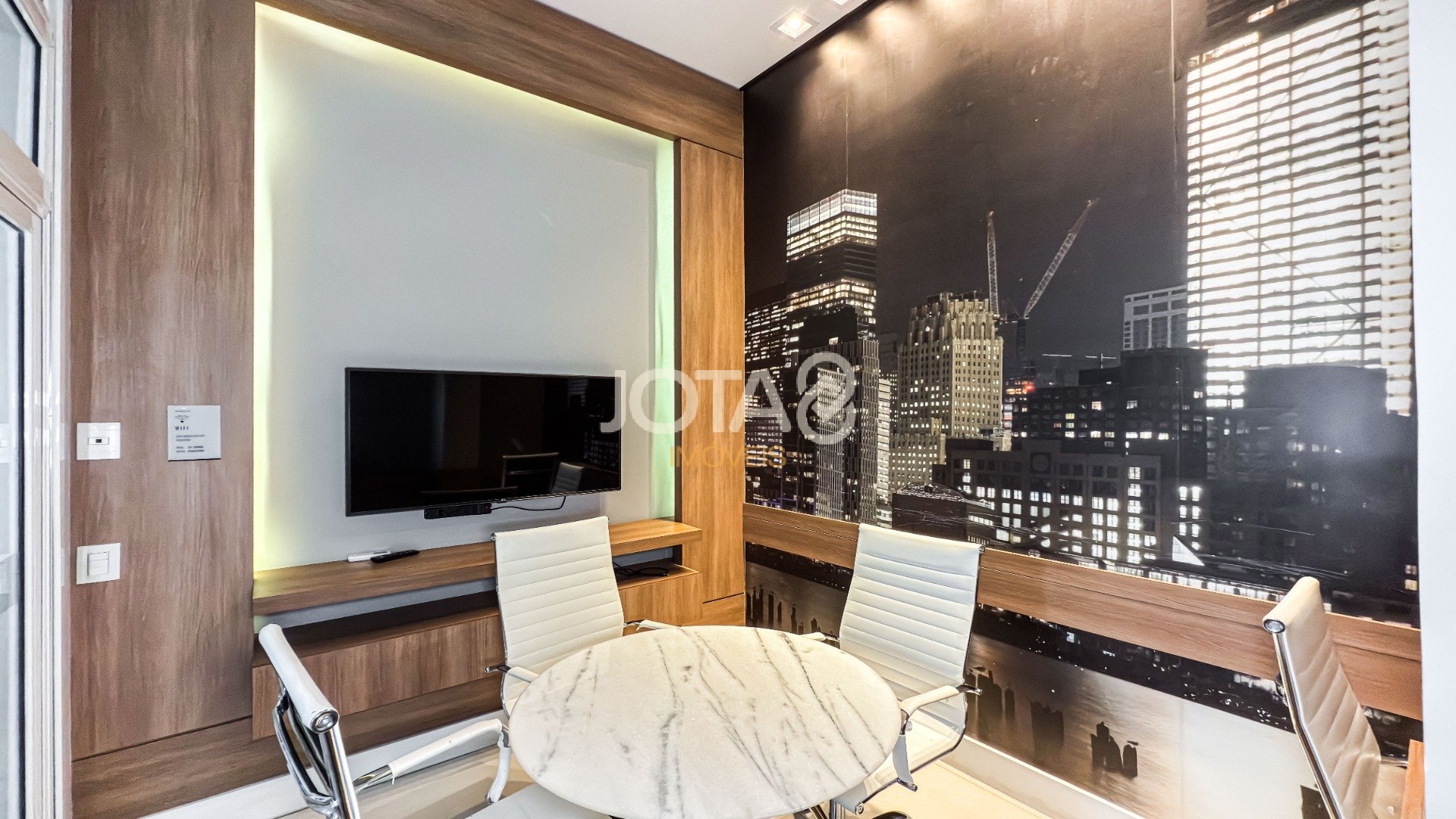 BELÍSSIMO APARTAMENTO MOBILIADO EM CONDOMINIO CLUBE