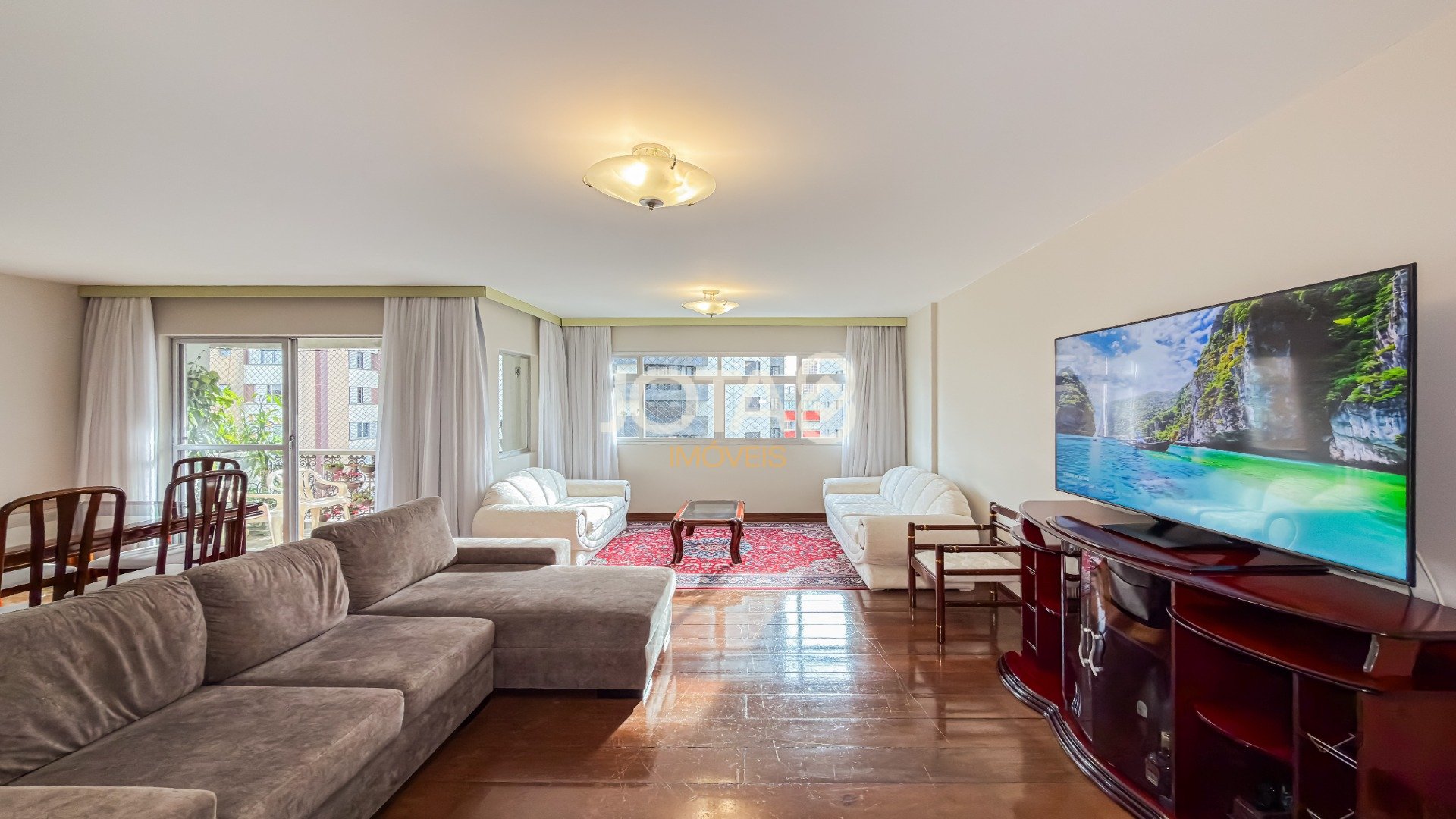 APARTAMENTO COM 3 QUARTOS E 2 VAGAS NO BATEL.