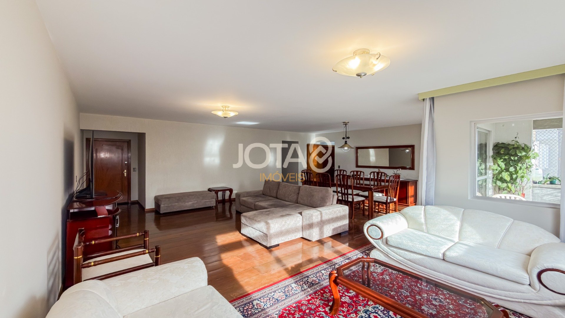 APARTAMENTO COM 3 QUARTOS E 2 VAGAS NO BATEL.