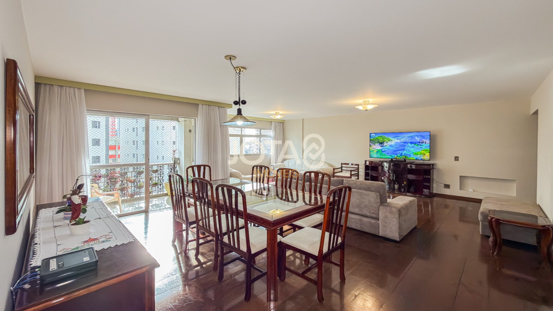 APARTAMENTO COM 3 QUARTOS E 2 VAGAS NO BATEL.