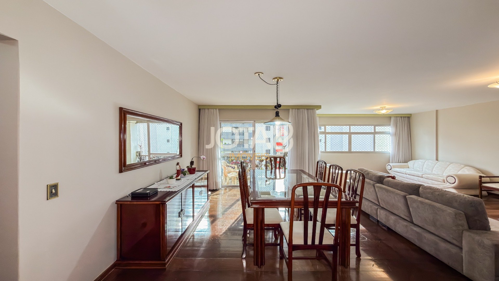 APARTAMENTO COM 3 QUARTOS E 2 VAGAS NO BATEL.