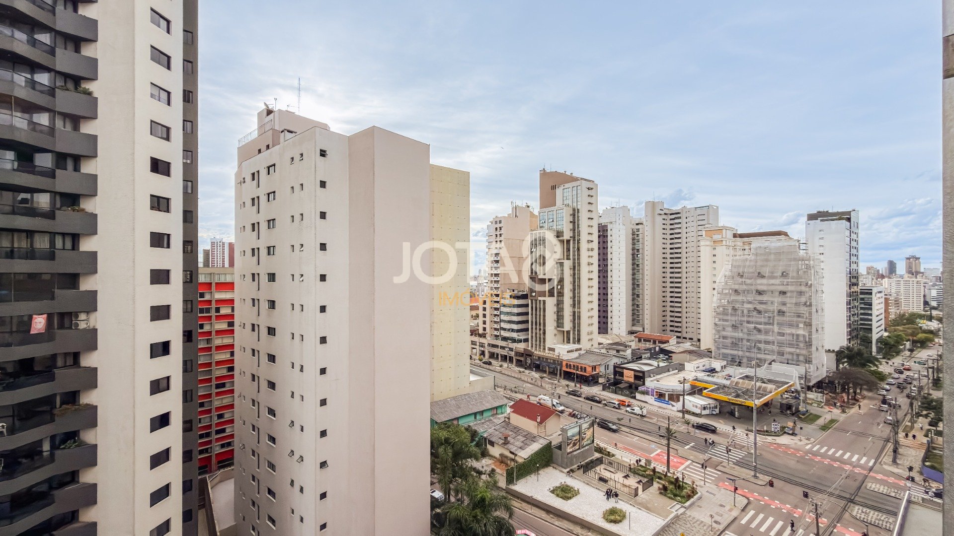 APARTAMENTO COM 3 QUARTOS E 2 VAGAS NO BATEL.