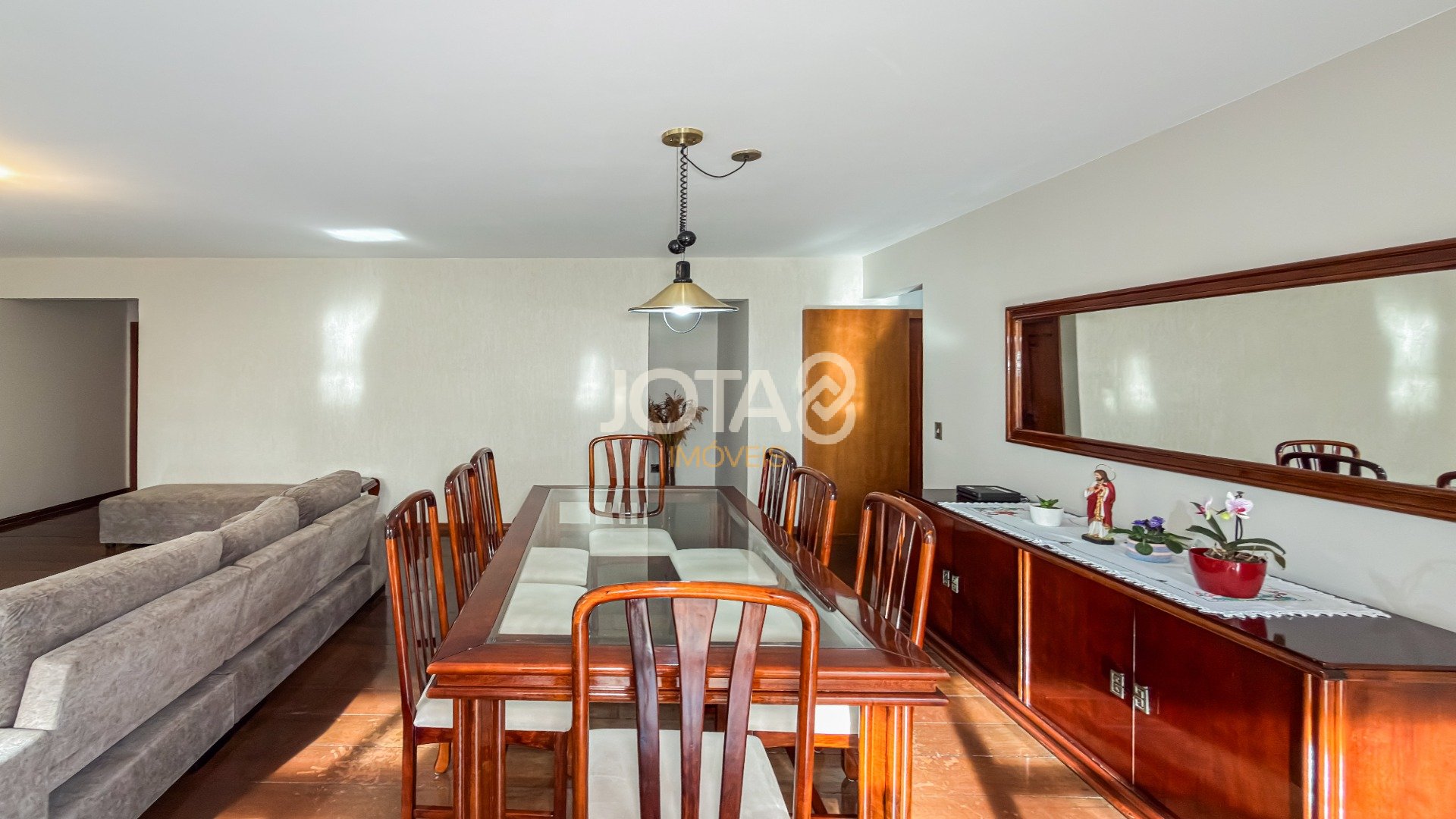 APARTAMENTO COM 3 QUARTOS E 2 VAGAS NO BATEL.