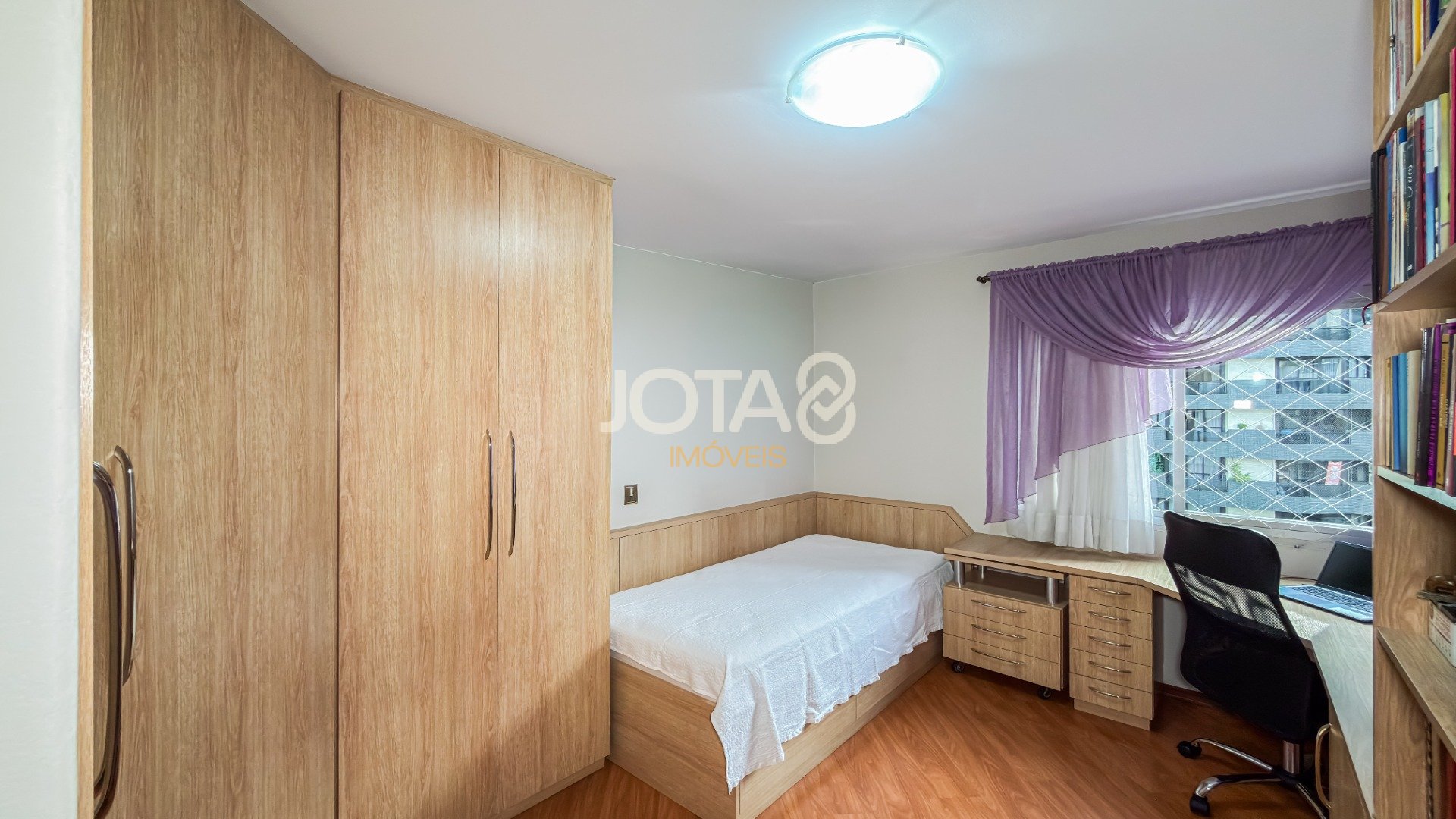 APARTAMENTO COM 3 QUARTOS E 2 VAGAS NO BATEL.