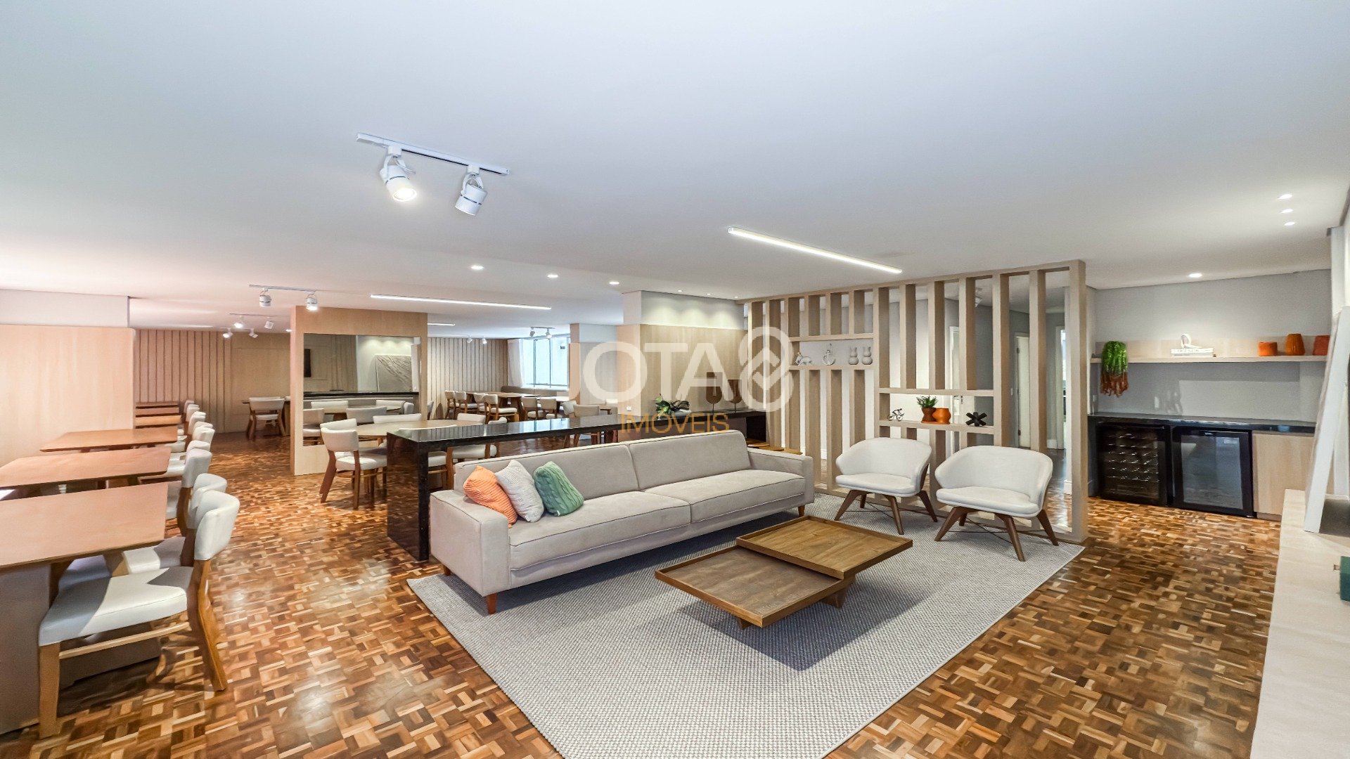 APARTAMENTO COM 3 QUARTOS E 2 VAGAS NO BATEL.