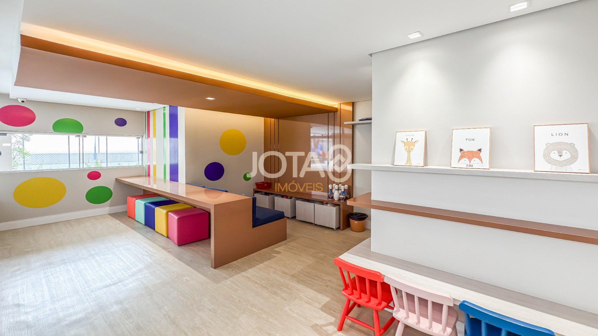 APARTAMENTO COM 3 QUARTOS E 2 VAGAS NO BATEL.