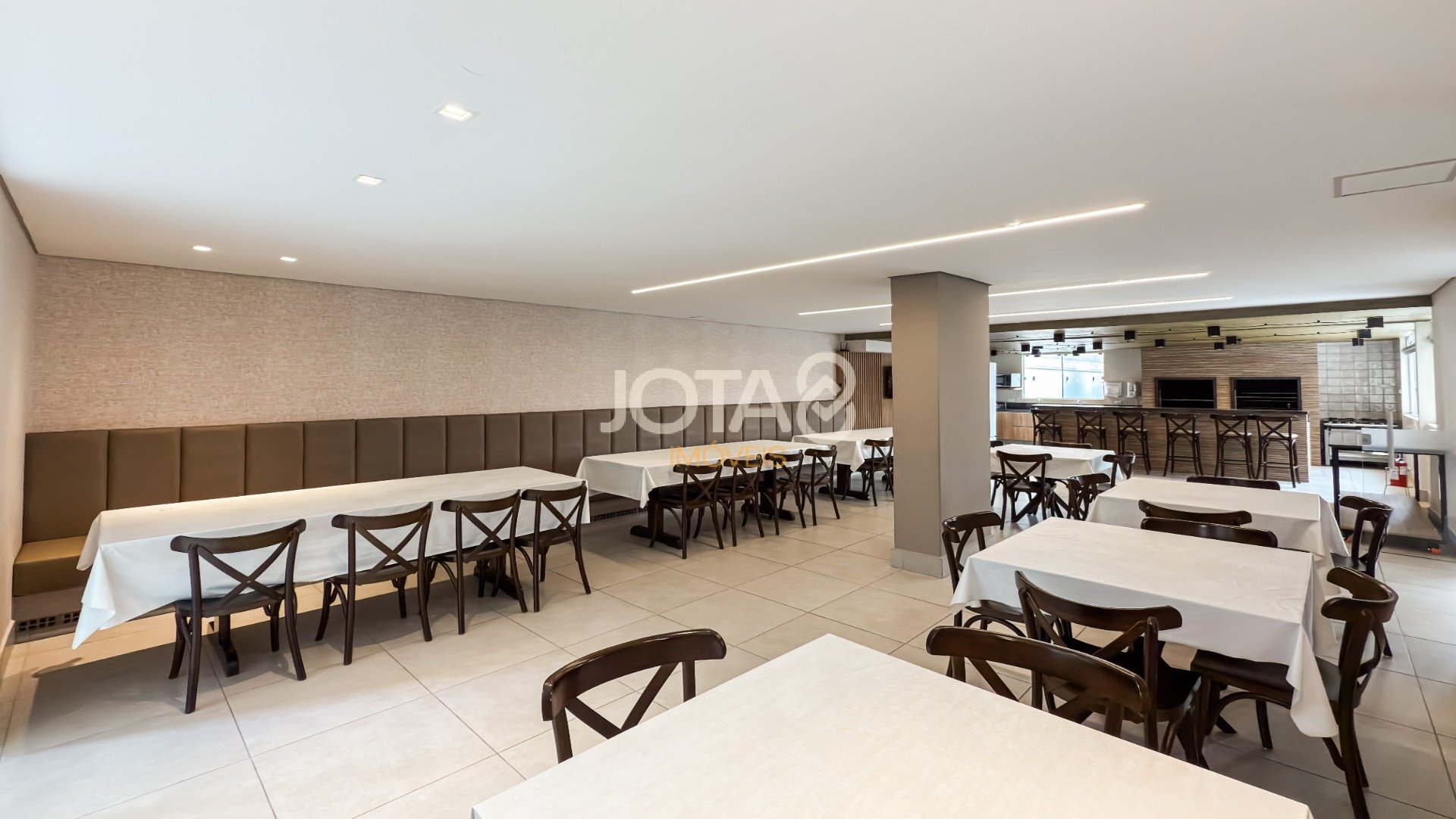 APARTAMENTO COM 3 QUARTOS E 2 VAGAS NO BATEL.