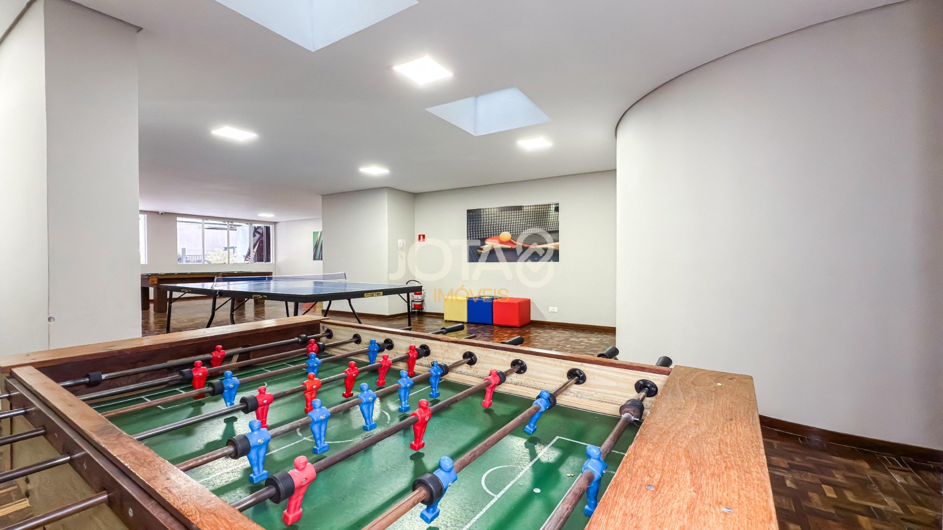 APARTAMENTO COM 3 QUARTOS E 2 VAGAS NO BATEL.