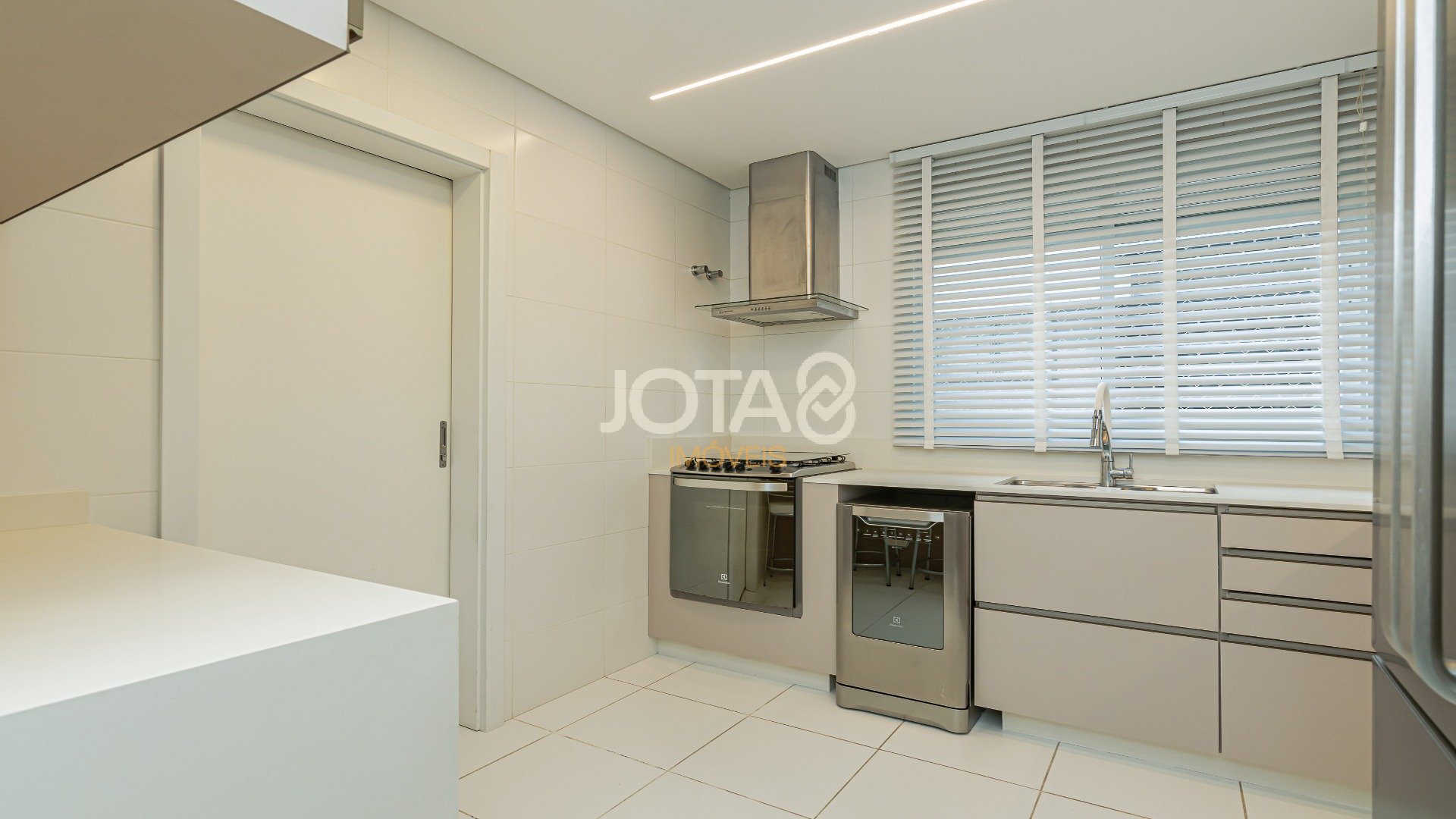 APARAMENTO COM 3 QUARTOS E 2 VAGAS NA VILA IZABEL