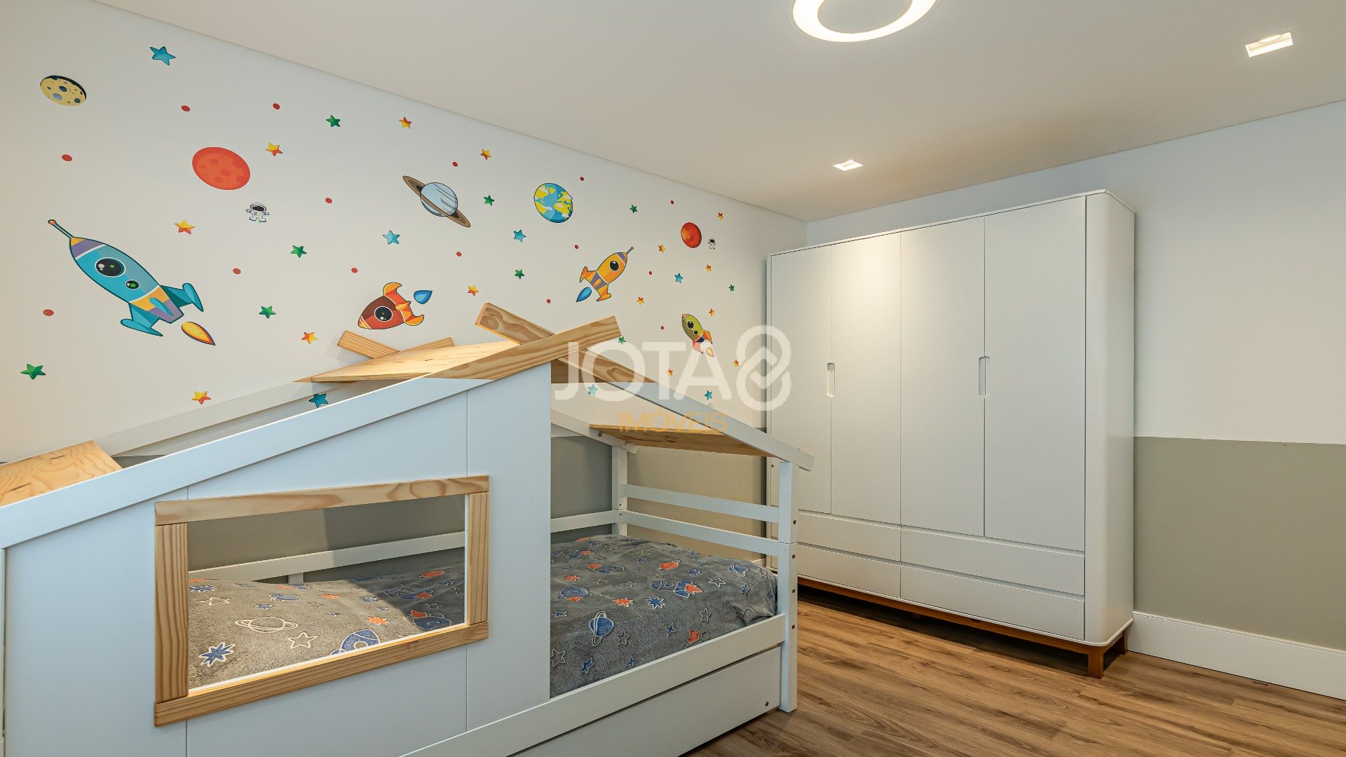 APARAMENTO COM 3 QUARTOS E 2 VAGAS NA VILA IZABEL