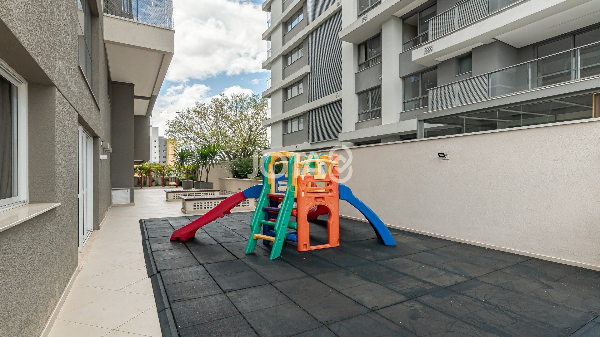 APARAMENTO COM 3 QUARTOS E 2 VAGAS NA VILA IZABEL