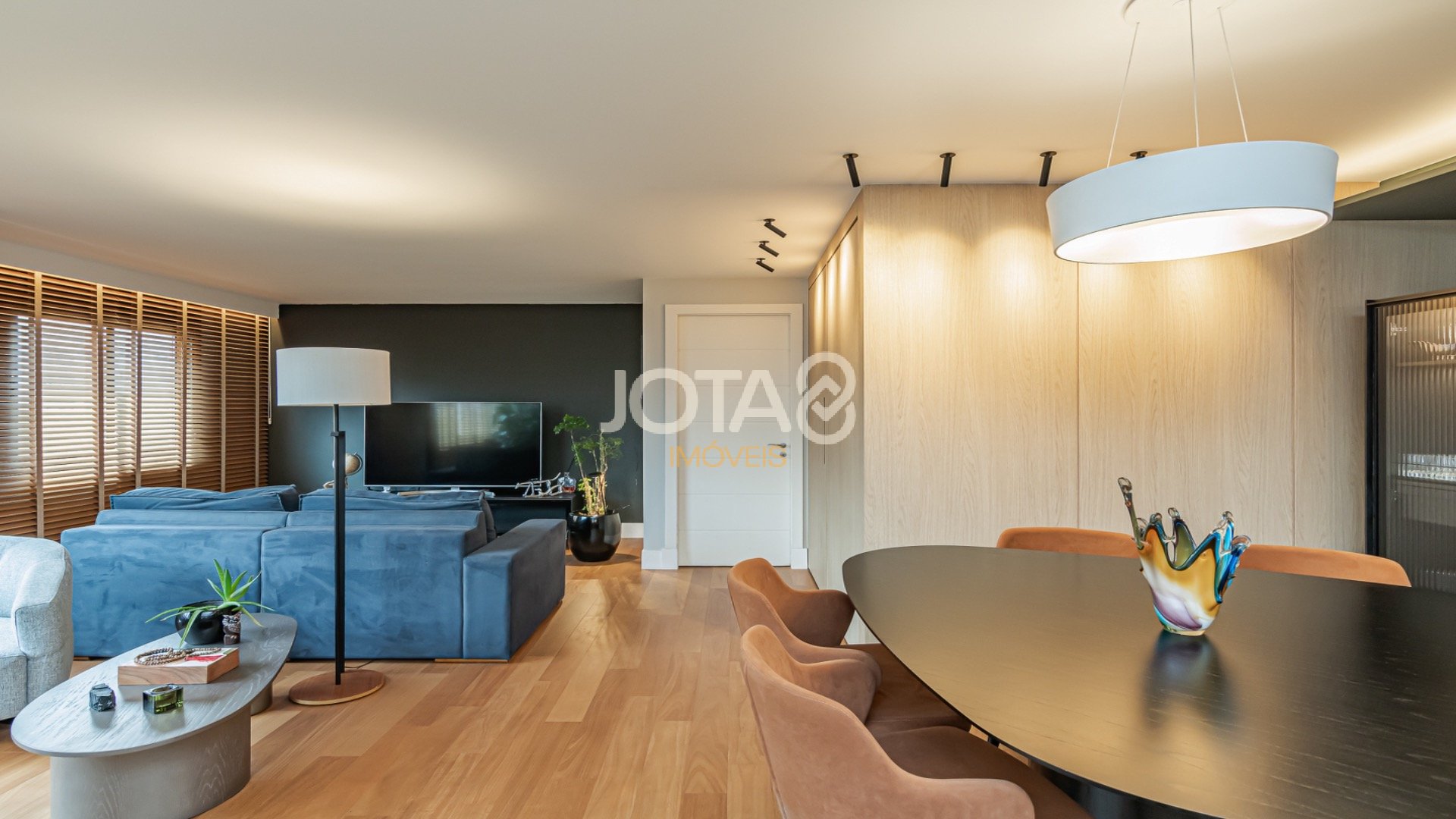 REFORMA DE ALTO PADRÃO E LOCALIZAÇÃO NOBRE NO BATEL