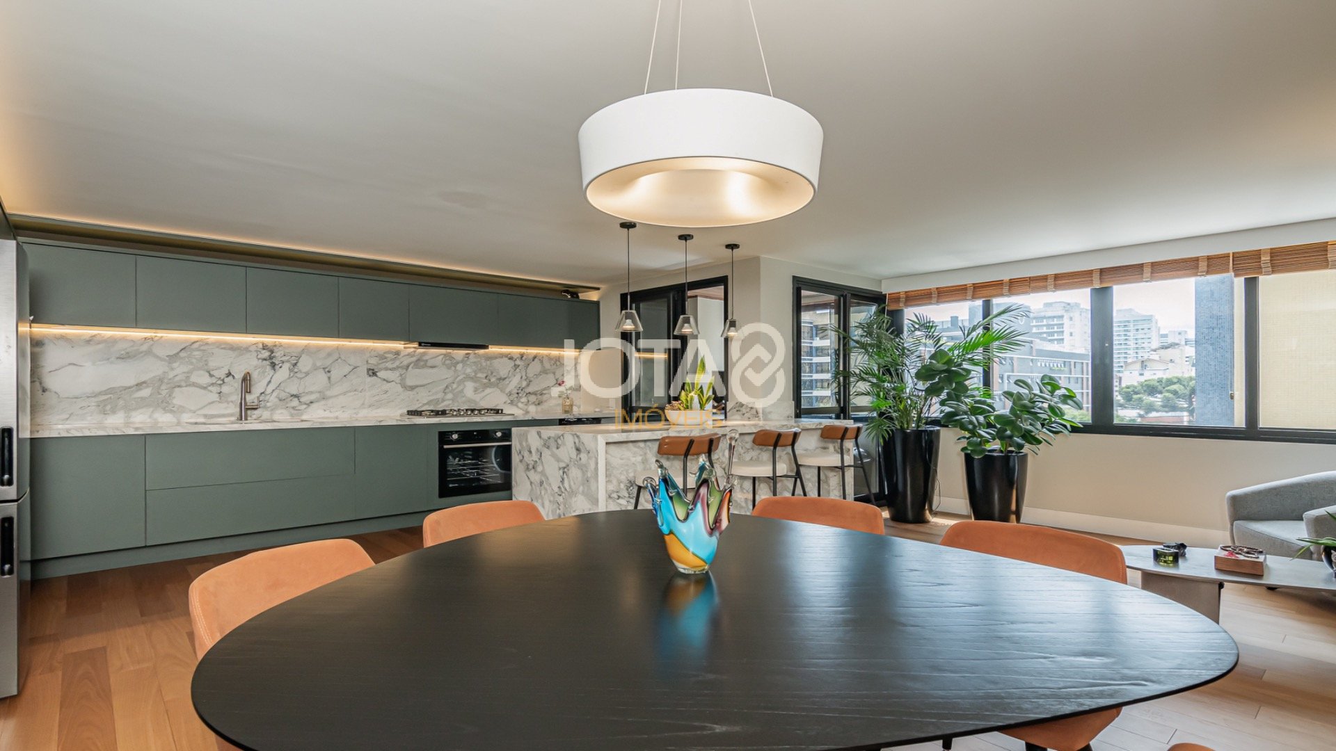 REFORMA DE ALTO PADRÃO E LOCALIZAÇÃO NOBRE NO BATEL