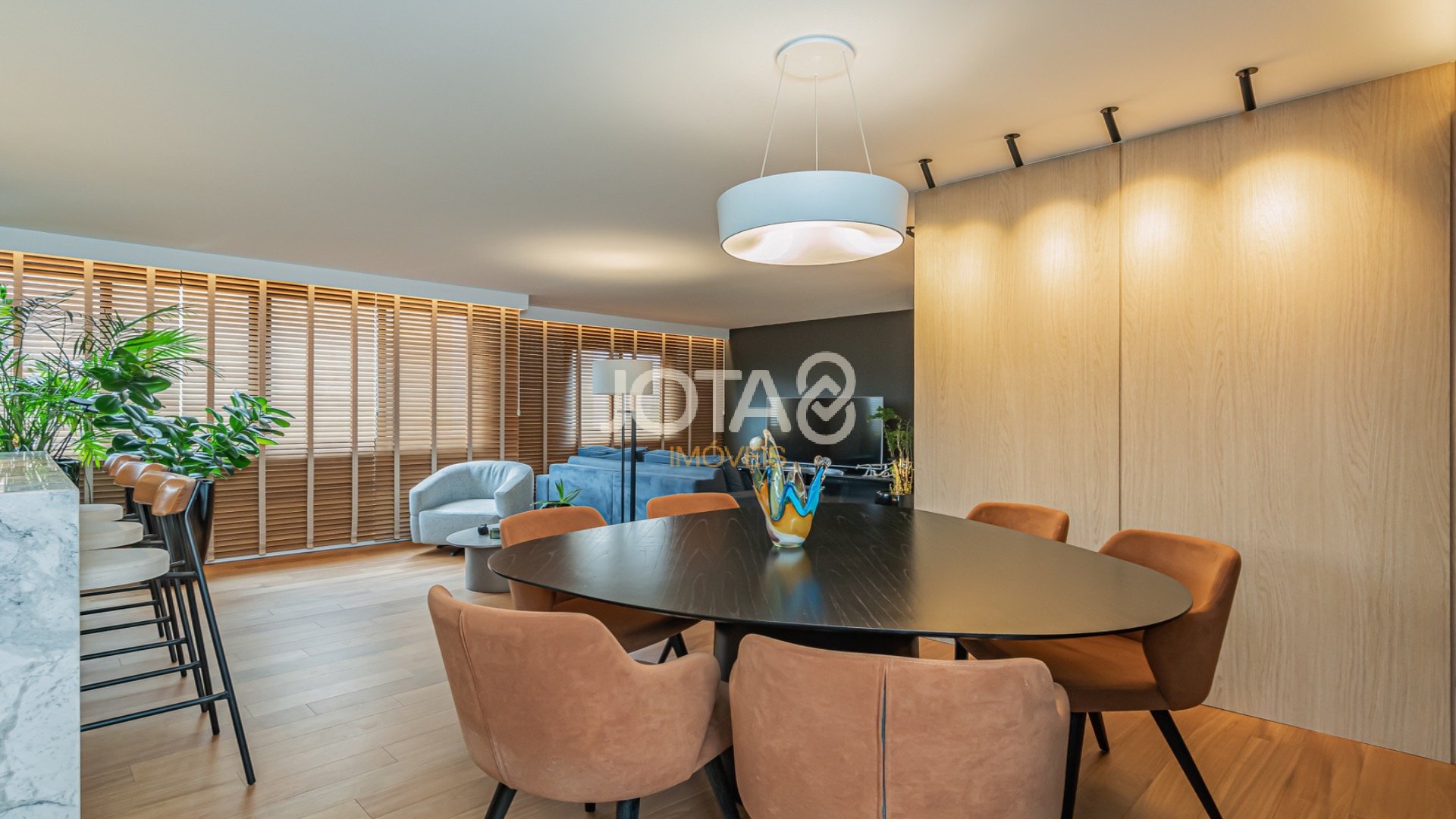 REFORMA DE ALTO PADRÃO E LOCALIZAÇÃO NOBRE NO BATEL