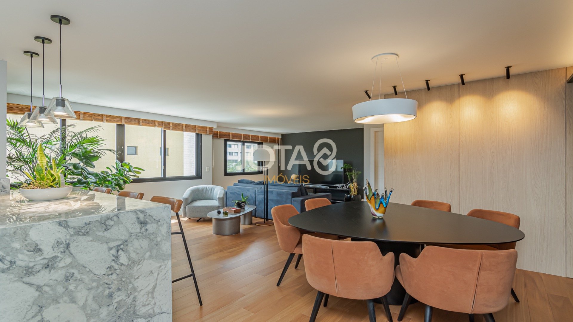 REFORMA DE ALTO PADRÃO E LOCALIZAÇÃO NOBRE NO BATEL