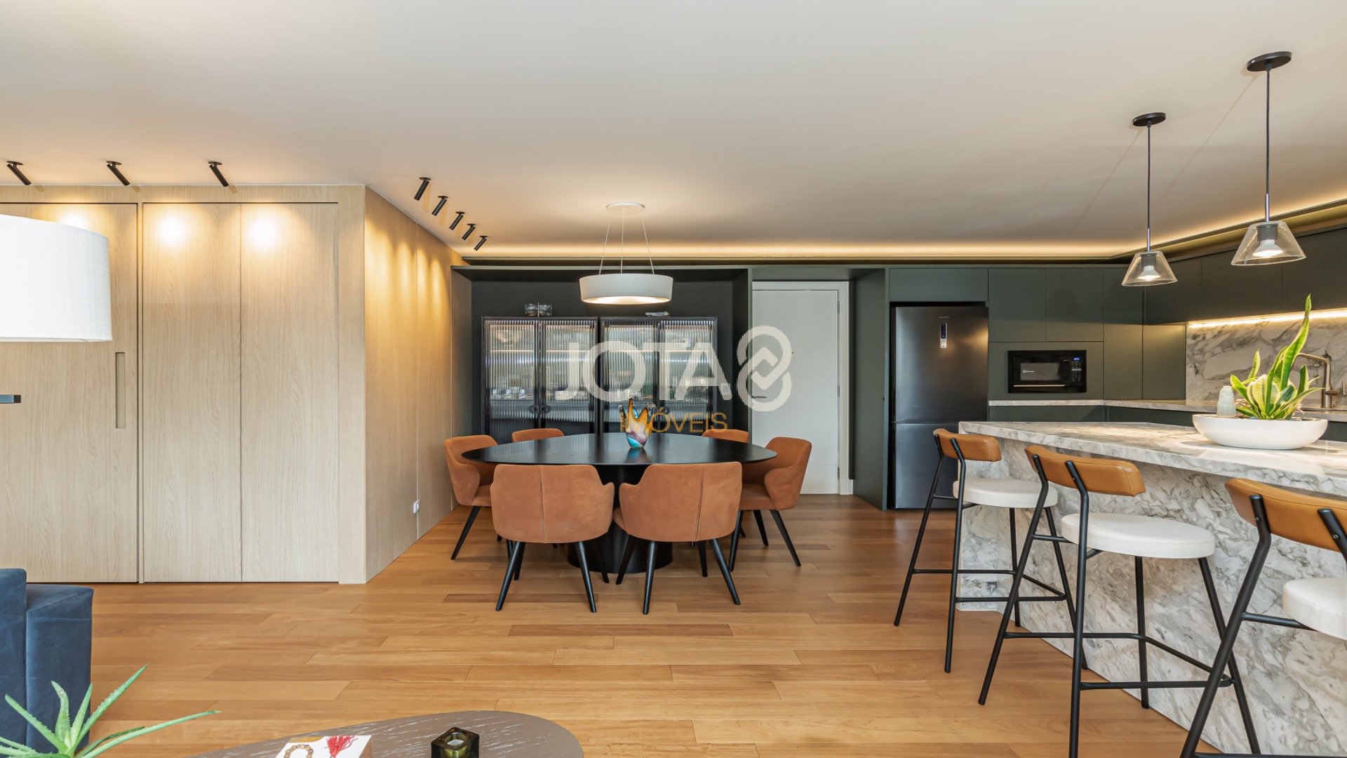 REFORMA DE ALTO PADRÃO E LOCALIZAÇÃO NOBRE NO BATEL