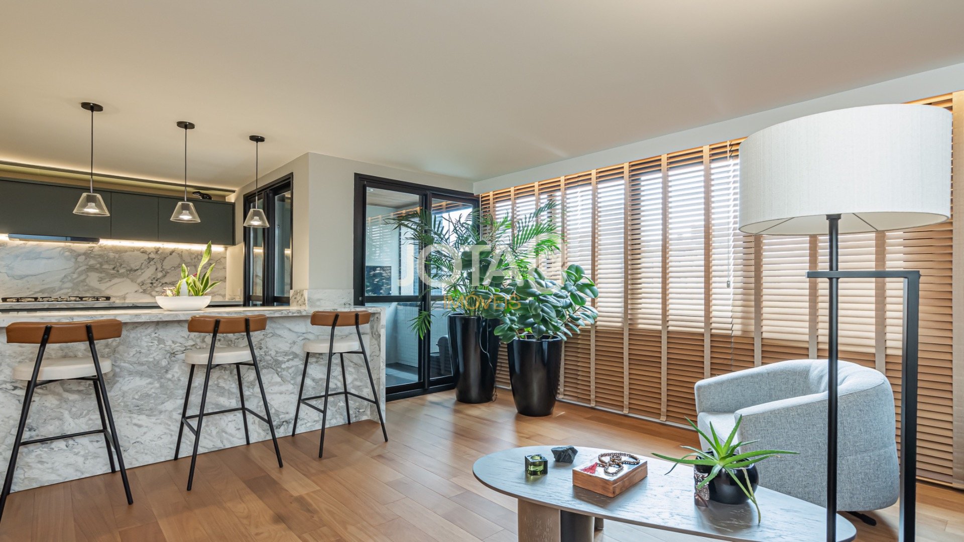 REFORMA DE ALTO PADRÃO E LOCALIZAÇÃO NOBRE NO BATEL