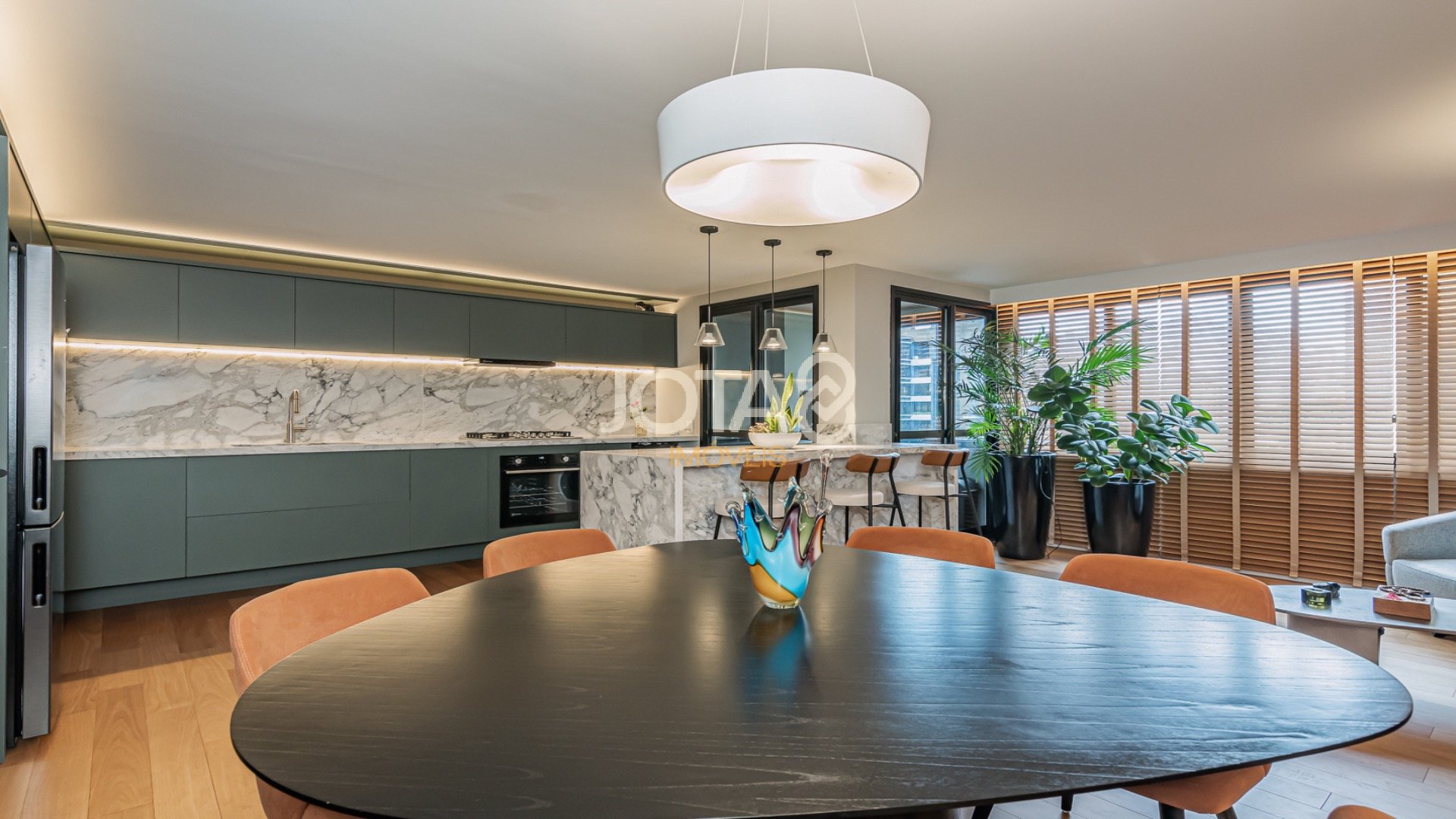 REFORMA DE ALTO PADRÃO E LOCALIZAÇÃO NOBRE NO BATEL