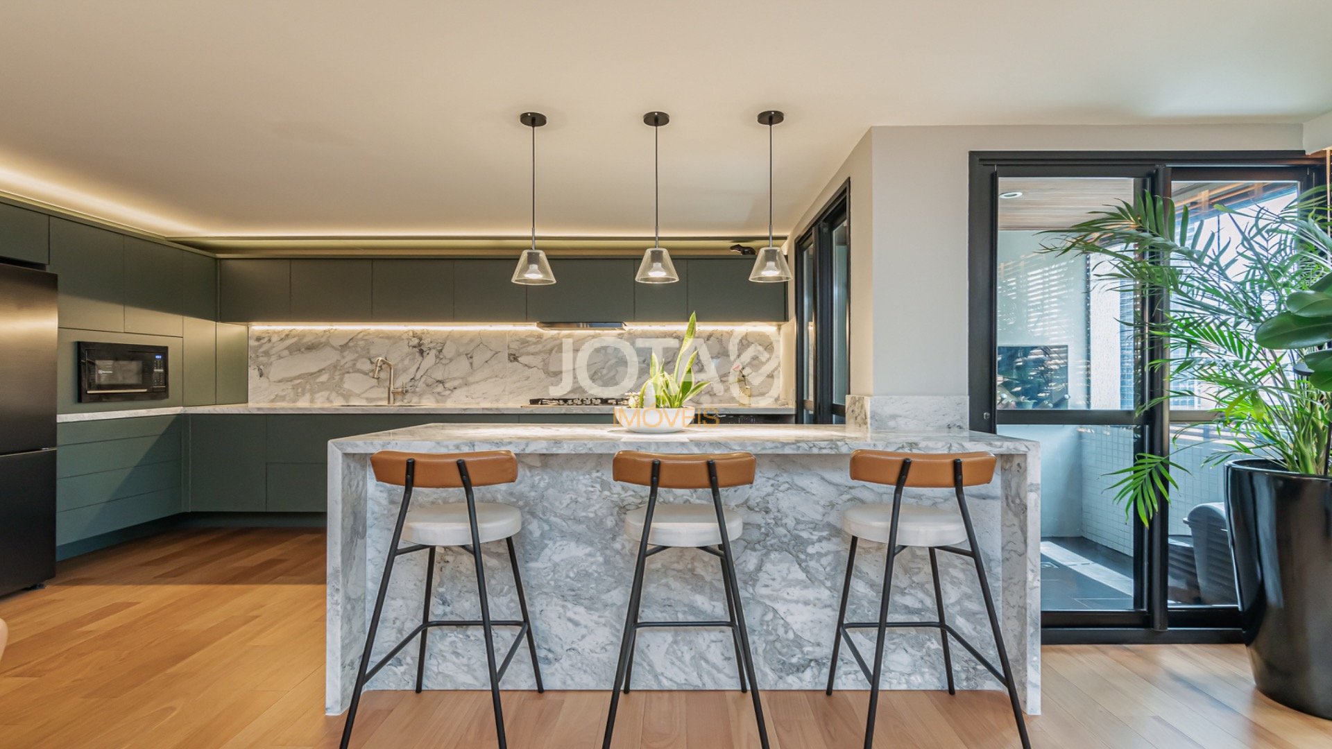 REFORMA DE ALTO PADRÃO E LOCALIZAÇÃO NOBRE NO BATEL