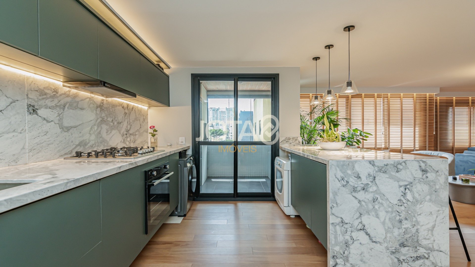 REFORMA DE ALTO PADRÃO E LOCALIZAÇÃO NOBRE NO BATEL