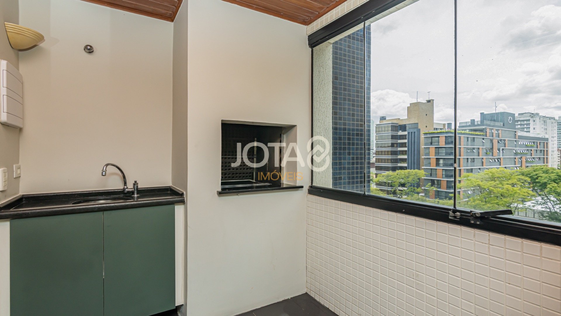 REFORMA DE ALTO PADRÃO E LOCALIZAÇÃO NOBRE NO BATEL