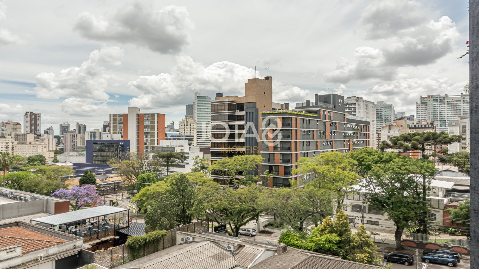 REFORMA DE ALTO PADRÃO E LOCALIZAÇÃO NOBRE NO BATEL