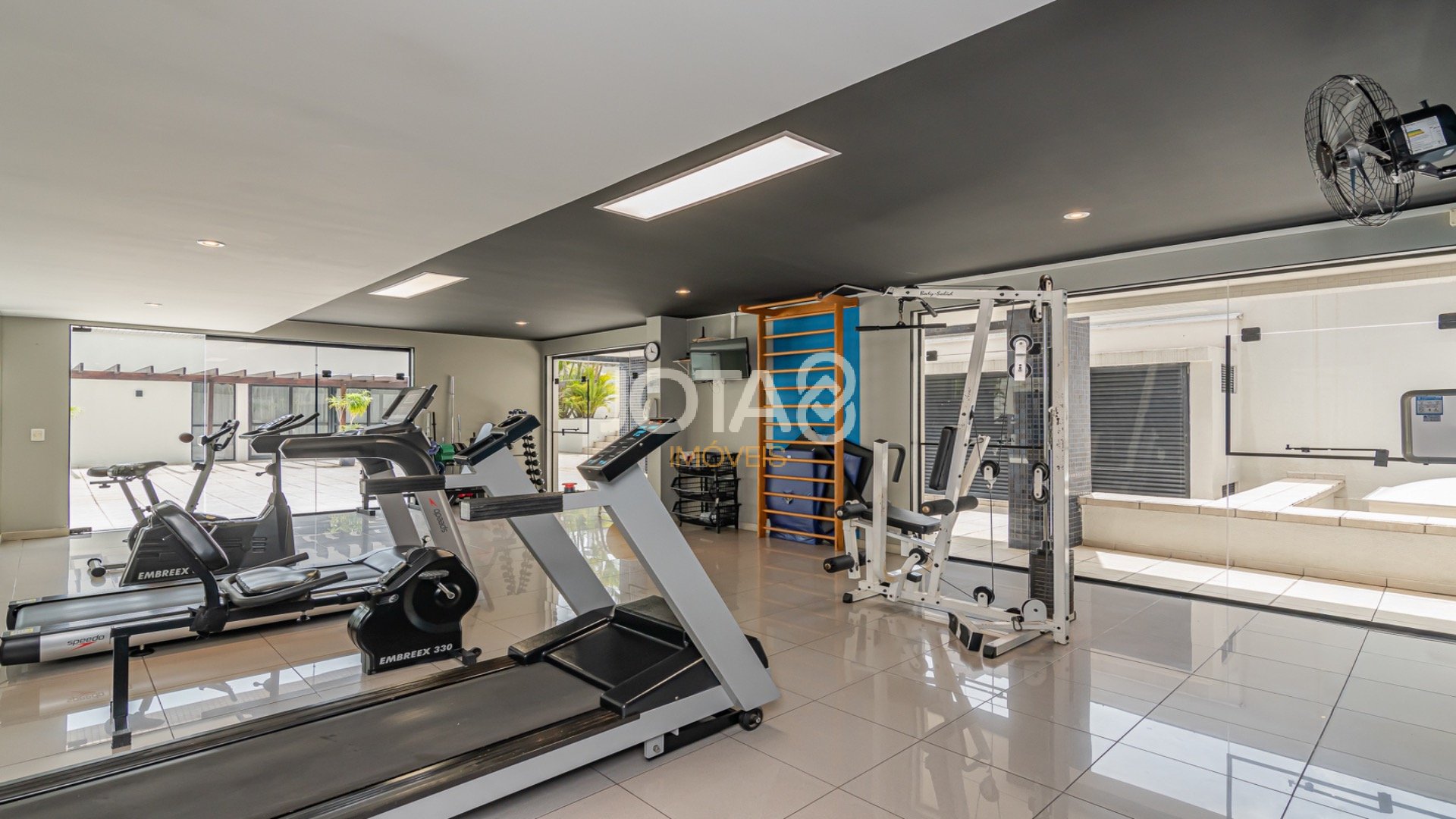 REFORMA DE ALTO PADRÃO E LOCALIZAÇÃO NOBRE NO BATEL