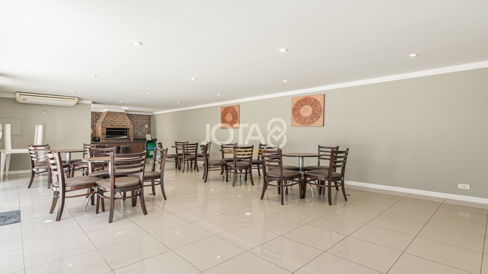 REFORMA DE ALTO PADRÃO E LOCALIZAÇÃO NOBRE NO BATEL